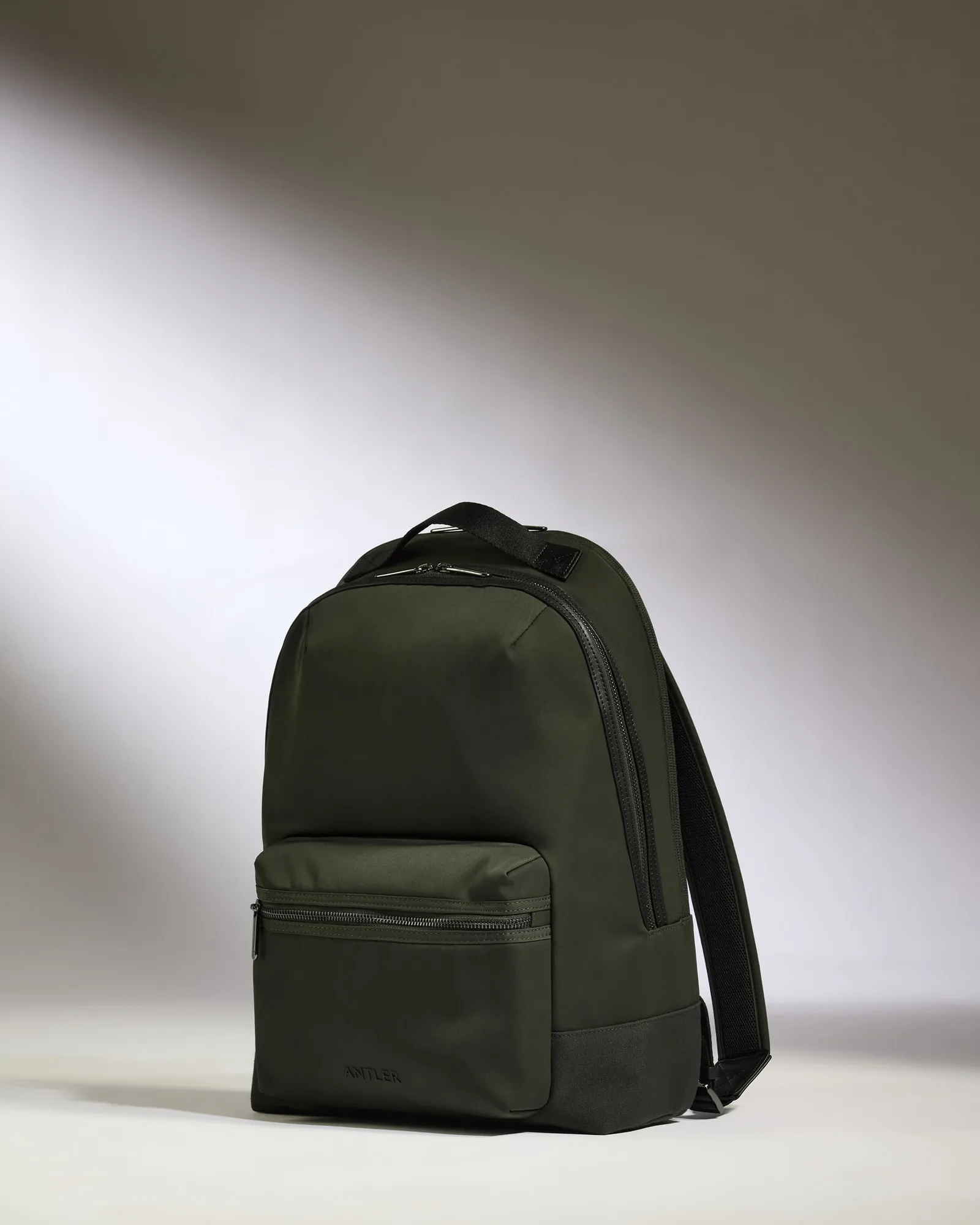 Mochila Icon en verde caqui oscuro