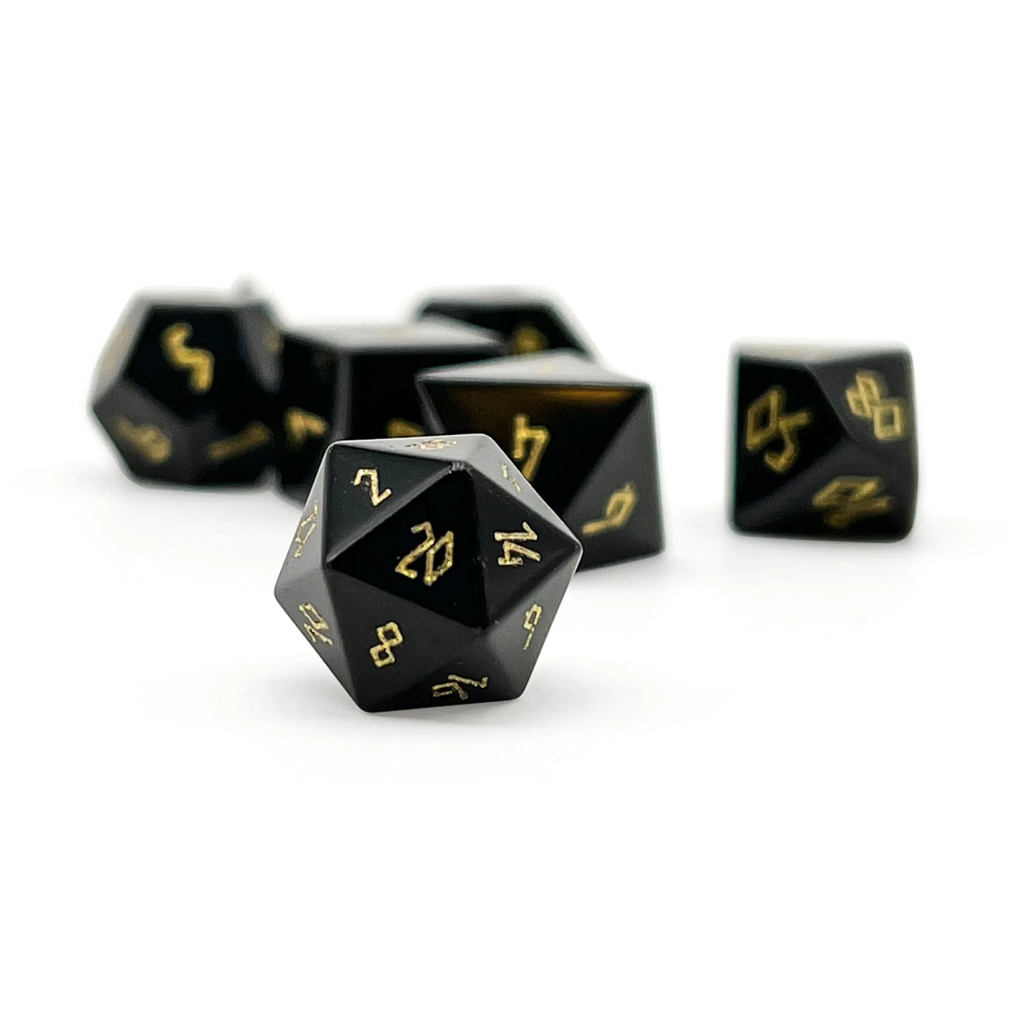 Obsidiana negra - Conjunto de dados de pedras preciosas Pebble RPG com letras douradas