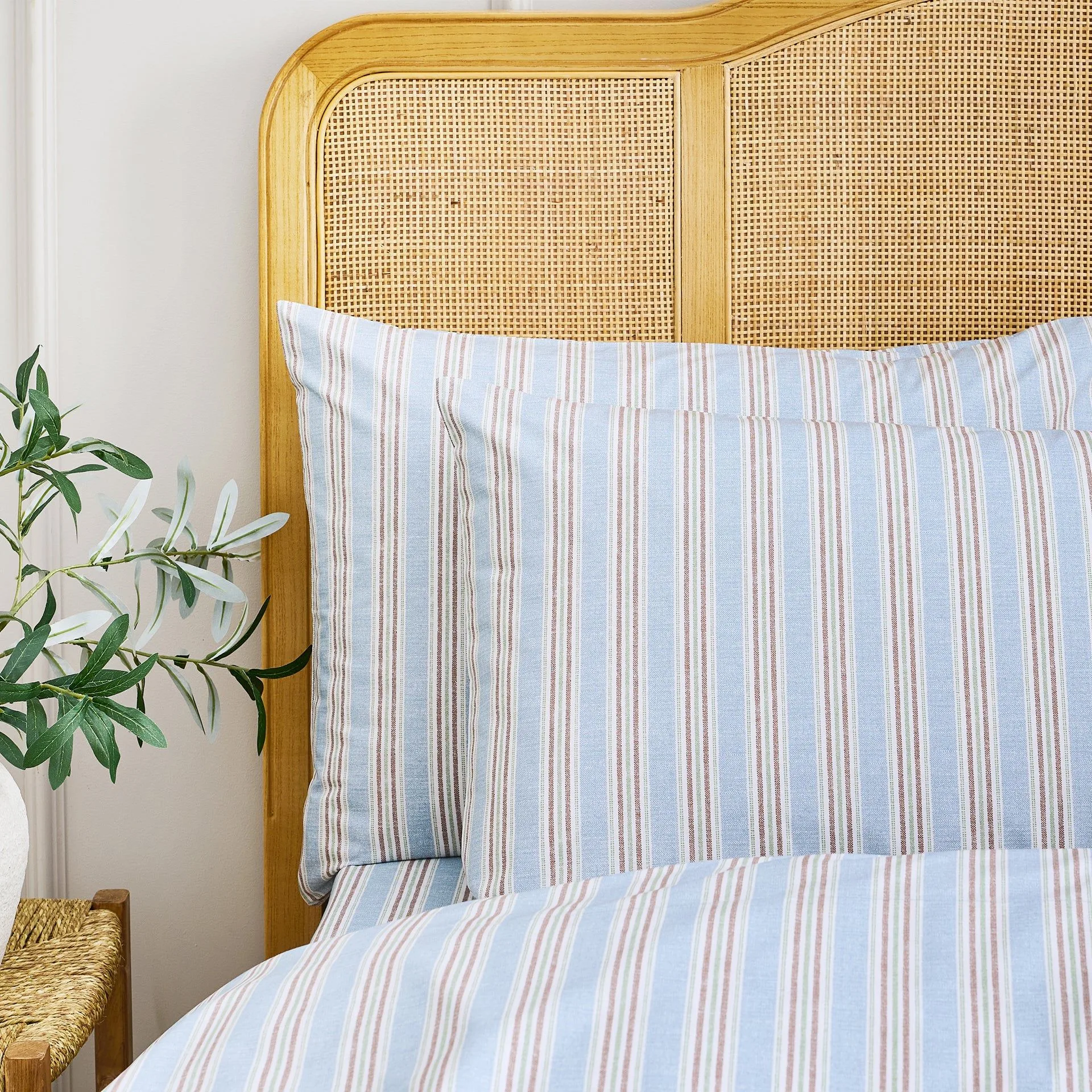 How to Style Your Bedroom with Patterned Duvet Sets: A Complete Guide