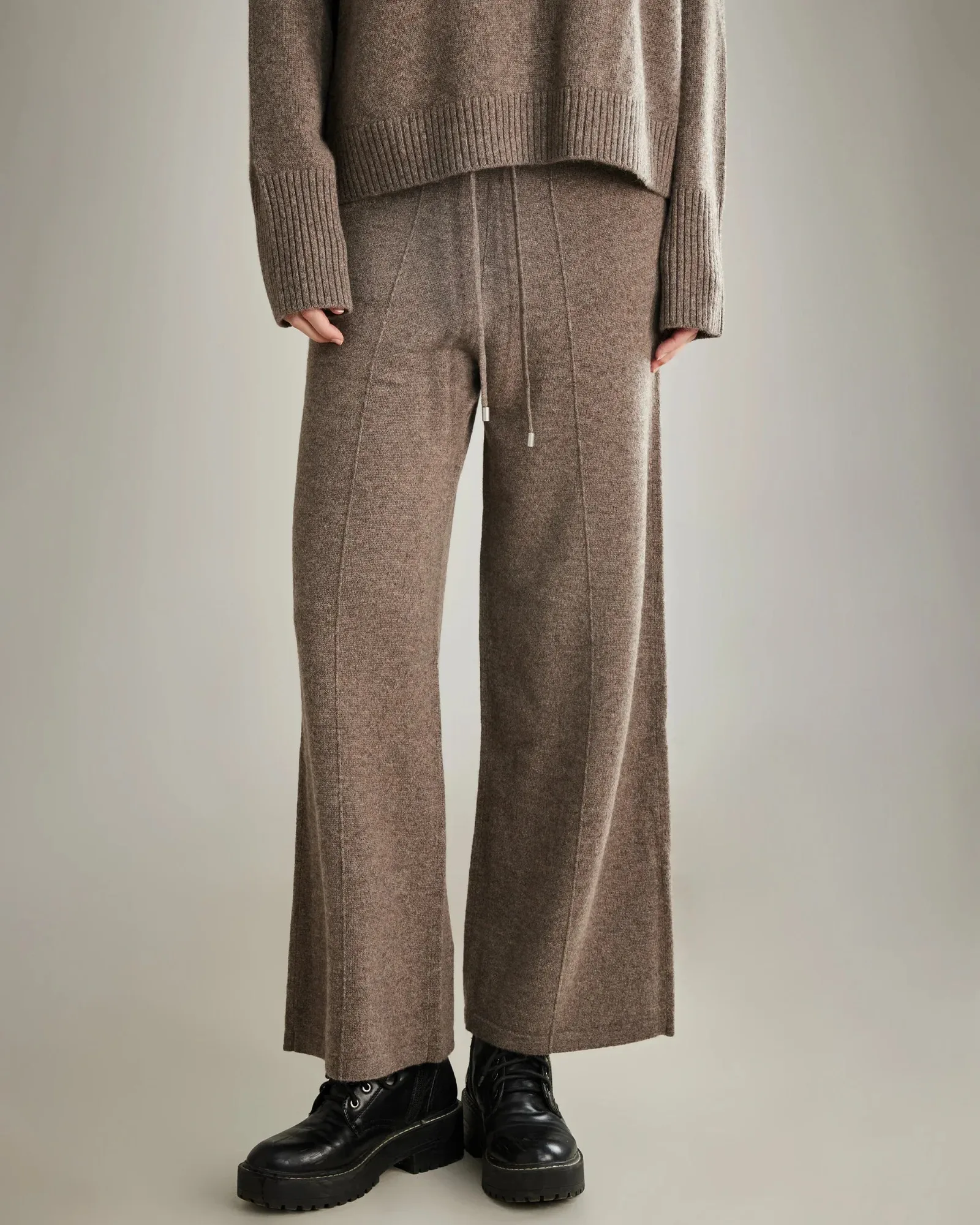 Wijdpijp kasjmierbroek stylen voor werk en weekend