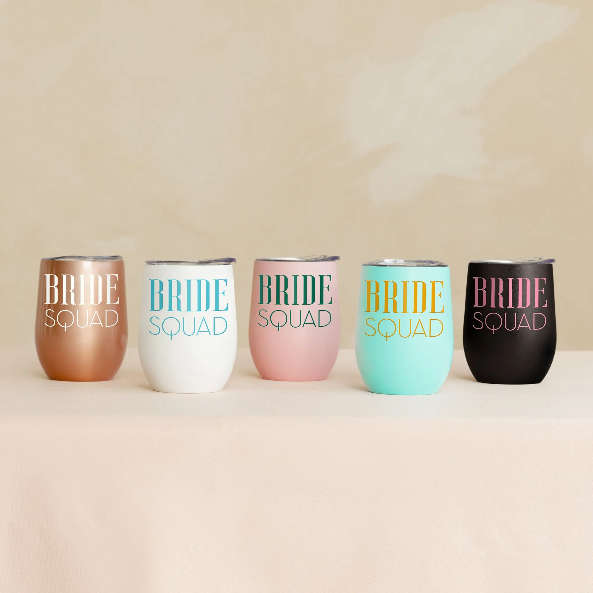 Vaso de viaje sin tallo personalizado de 12 oz - Bride Squad