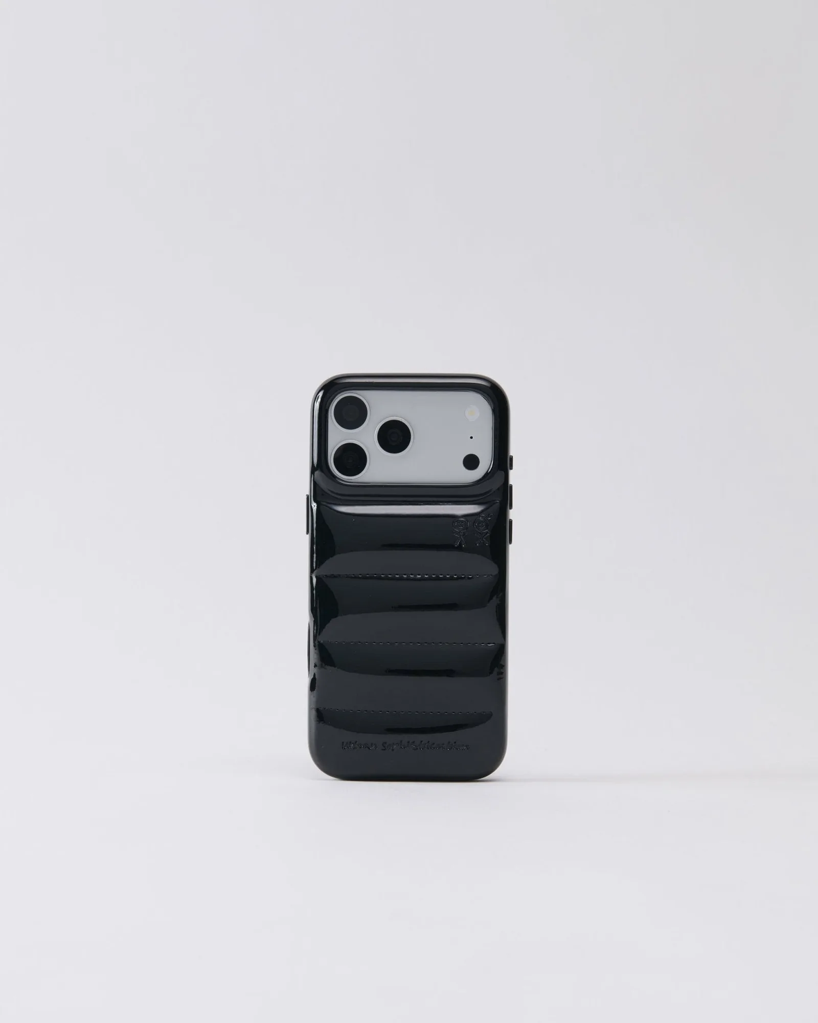 Etui Puffer czy Skinny: które lepiej chroni przed upadkiem?