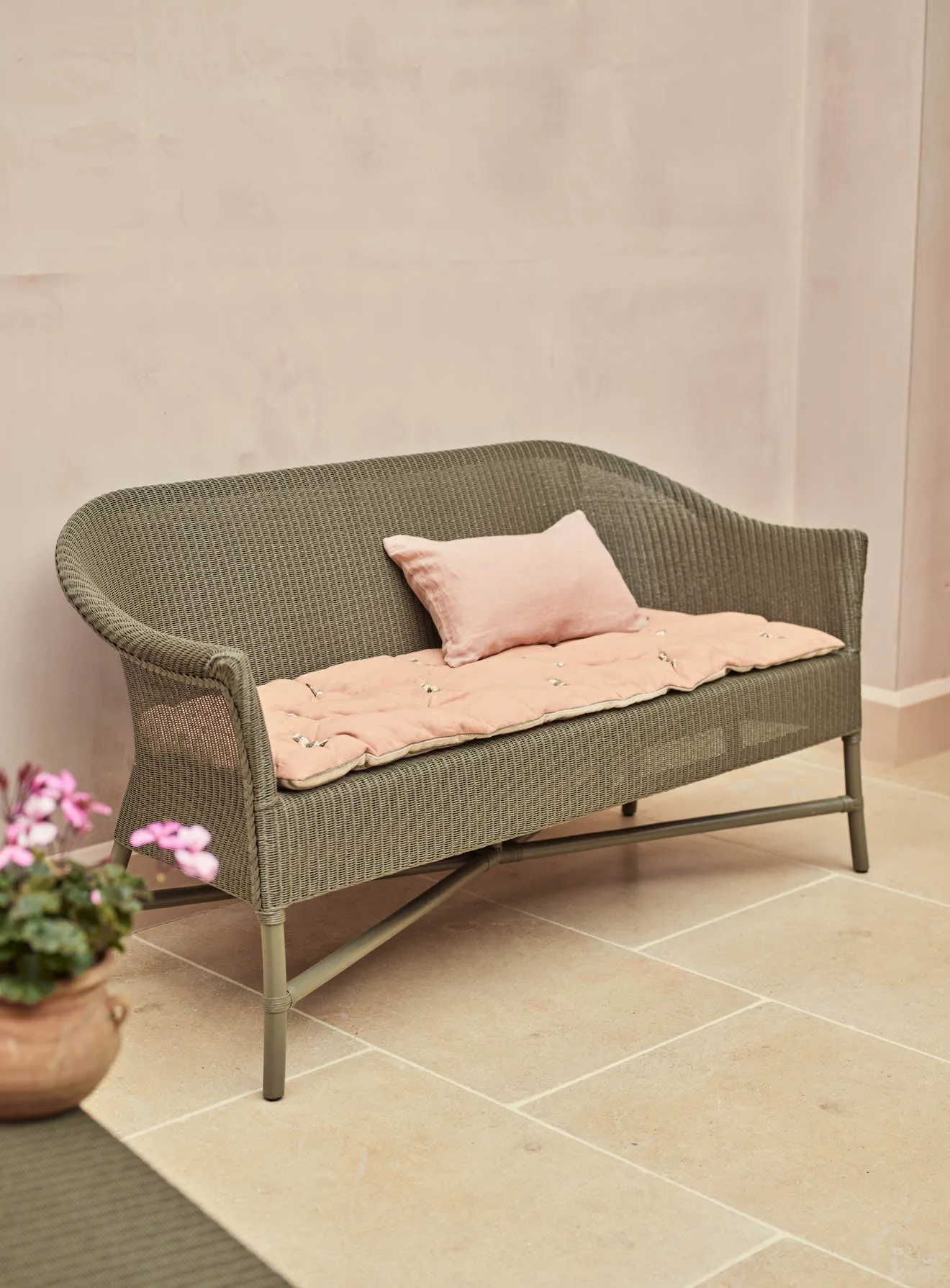 Lloyd Loom vs. Rattan vs. Korbgeflecht: Gartenmöbel im Vergleich