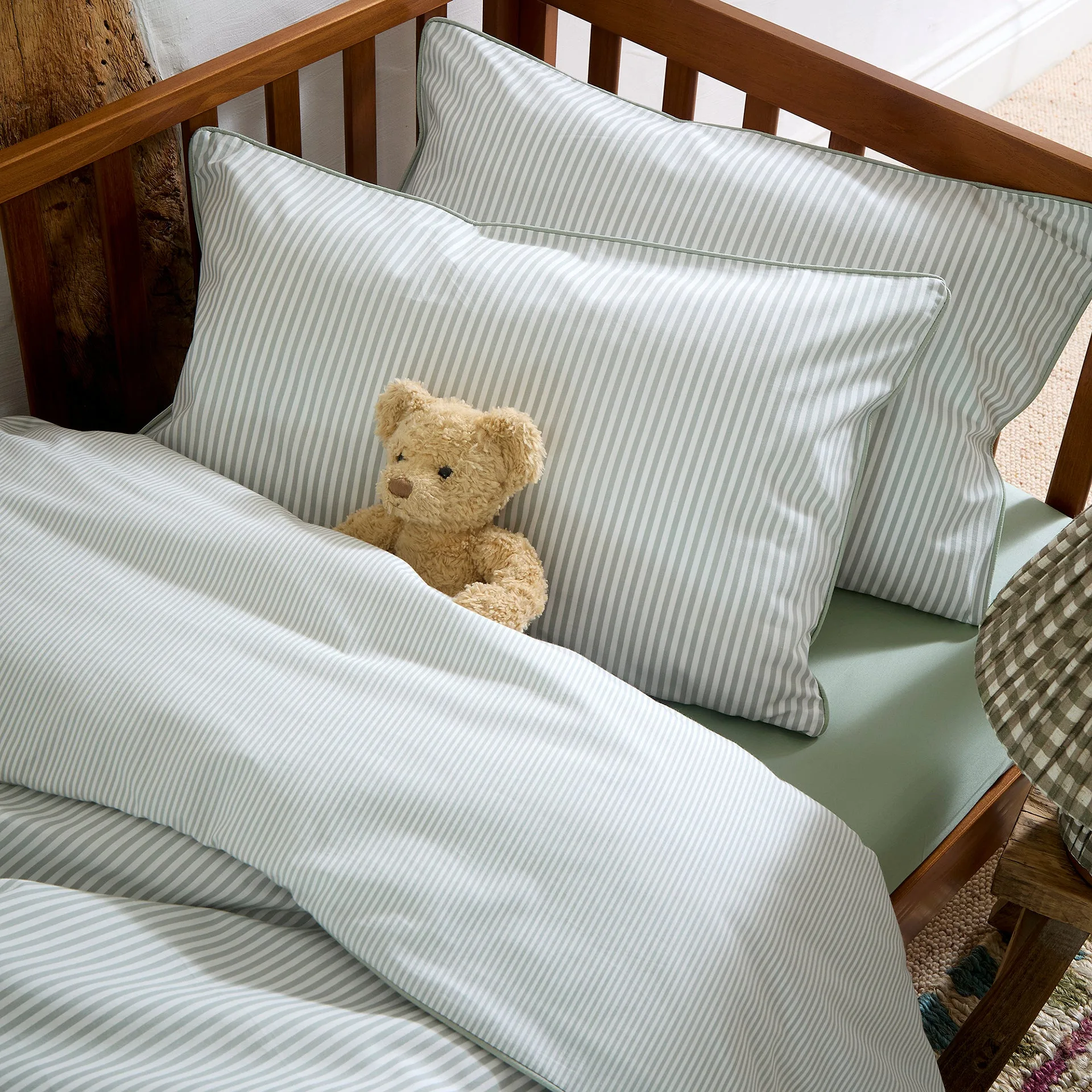 How to Choose a Toddler Cot Bed Duvet Cover: Safety and Comfort Guide