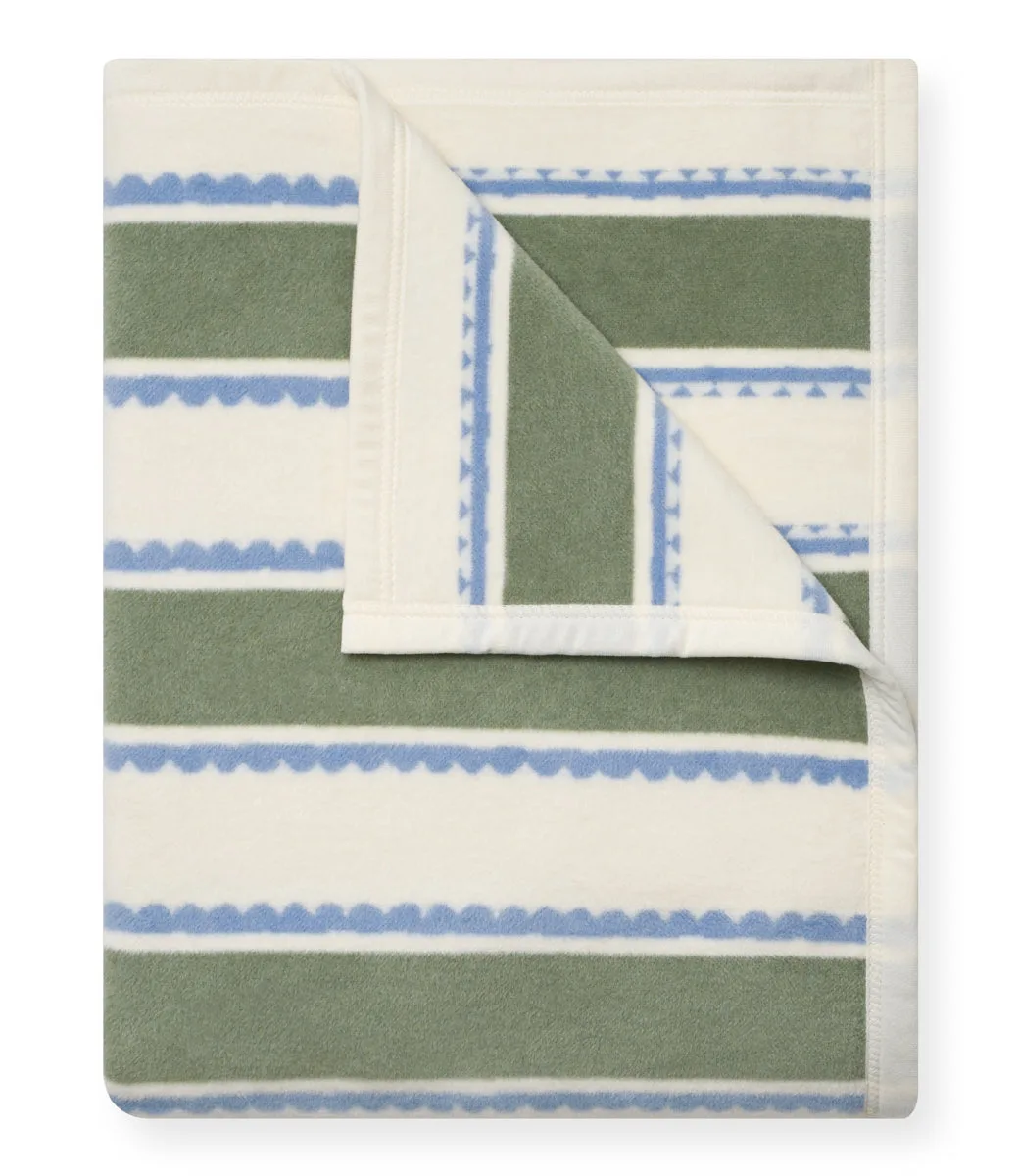 How to Fold a Throw Blanket Like a Pro: Decorative Folding Techniques