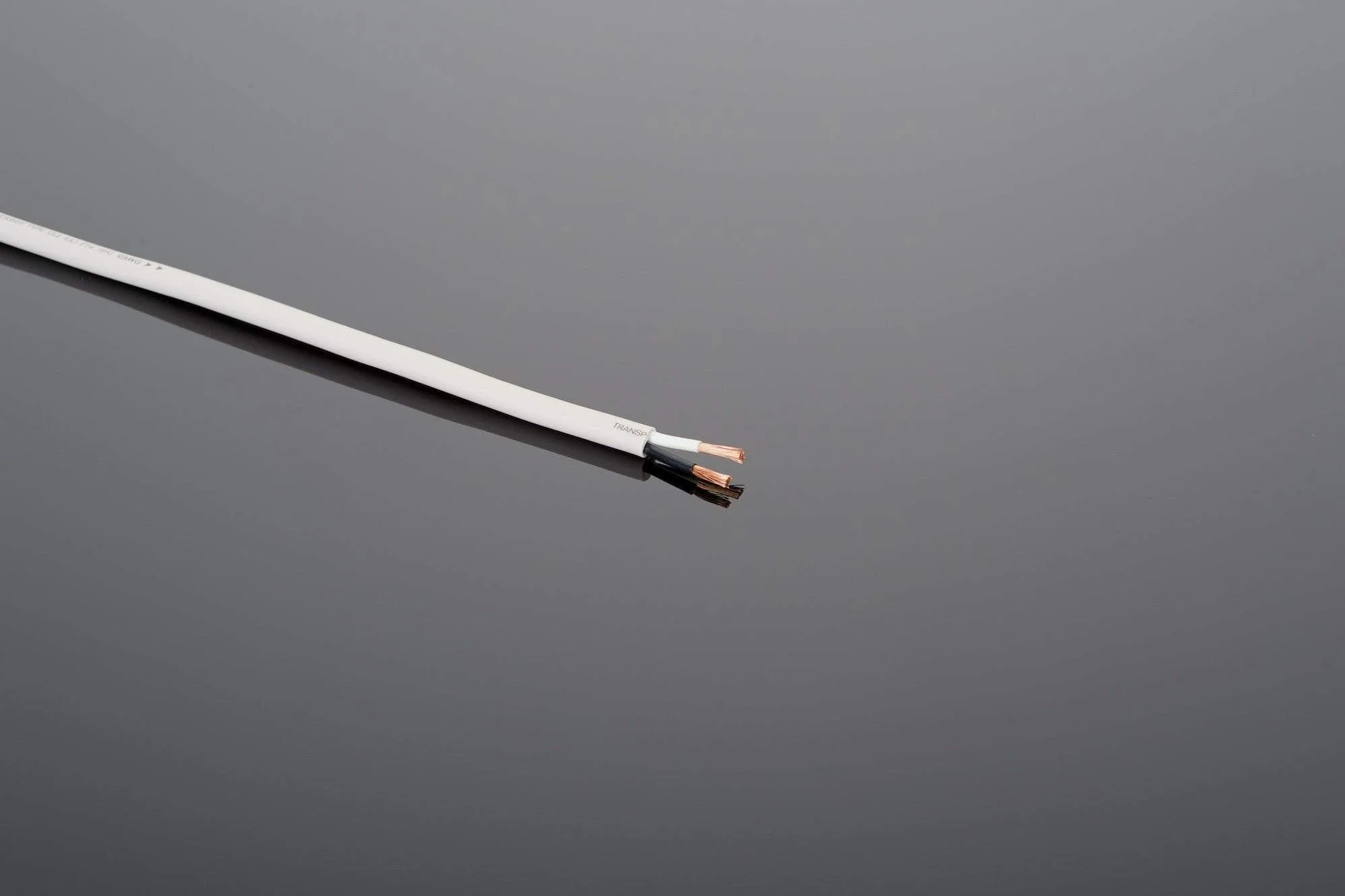 Hoe u uw luidsprekers biwired met Reference- of XL-biwire-adapers