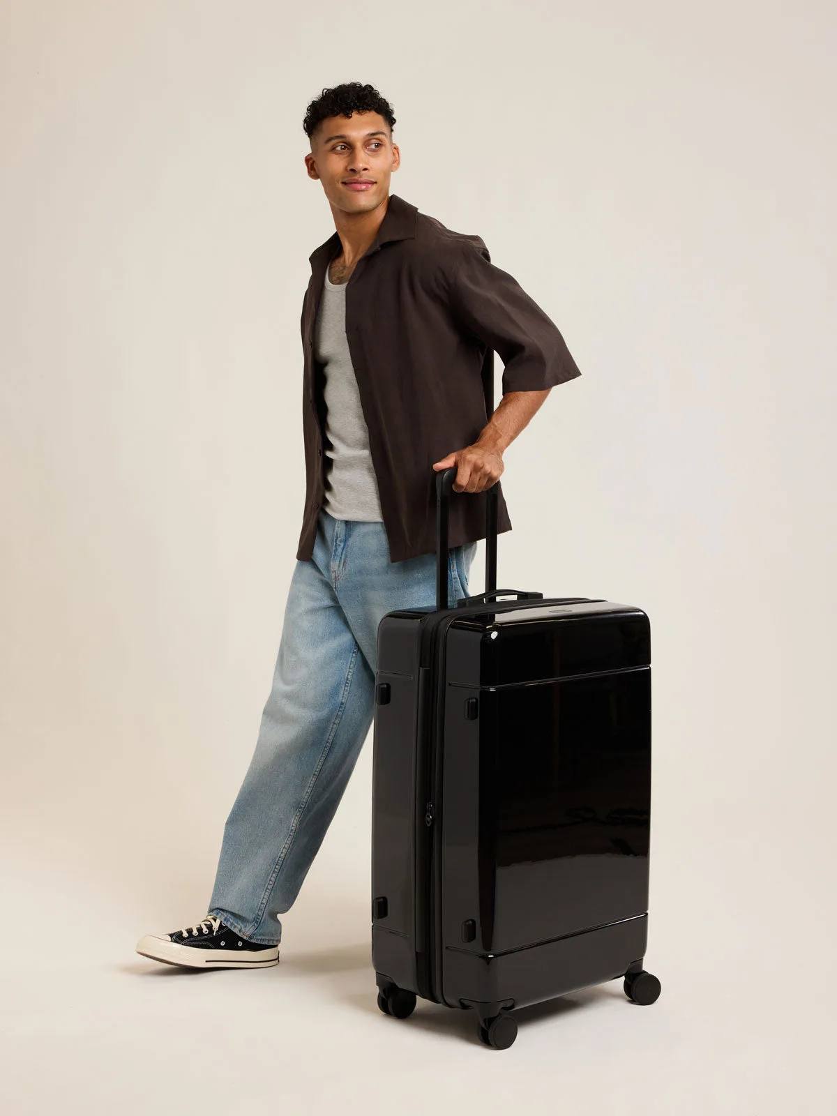 CALPAK Hue Large Luggage Review: Durable Style for Long Trips