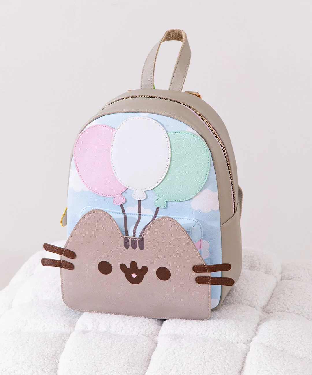 Pusheen15周年バックパック vs キーホルダー:どちらを選ぶ?