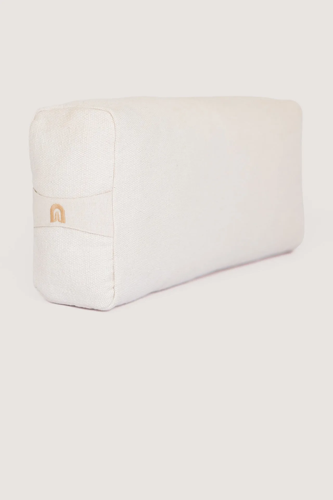 Coussin de pranayama ou couverture de yoga : que choisir ?