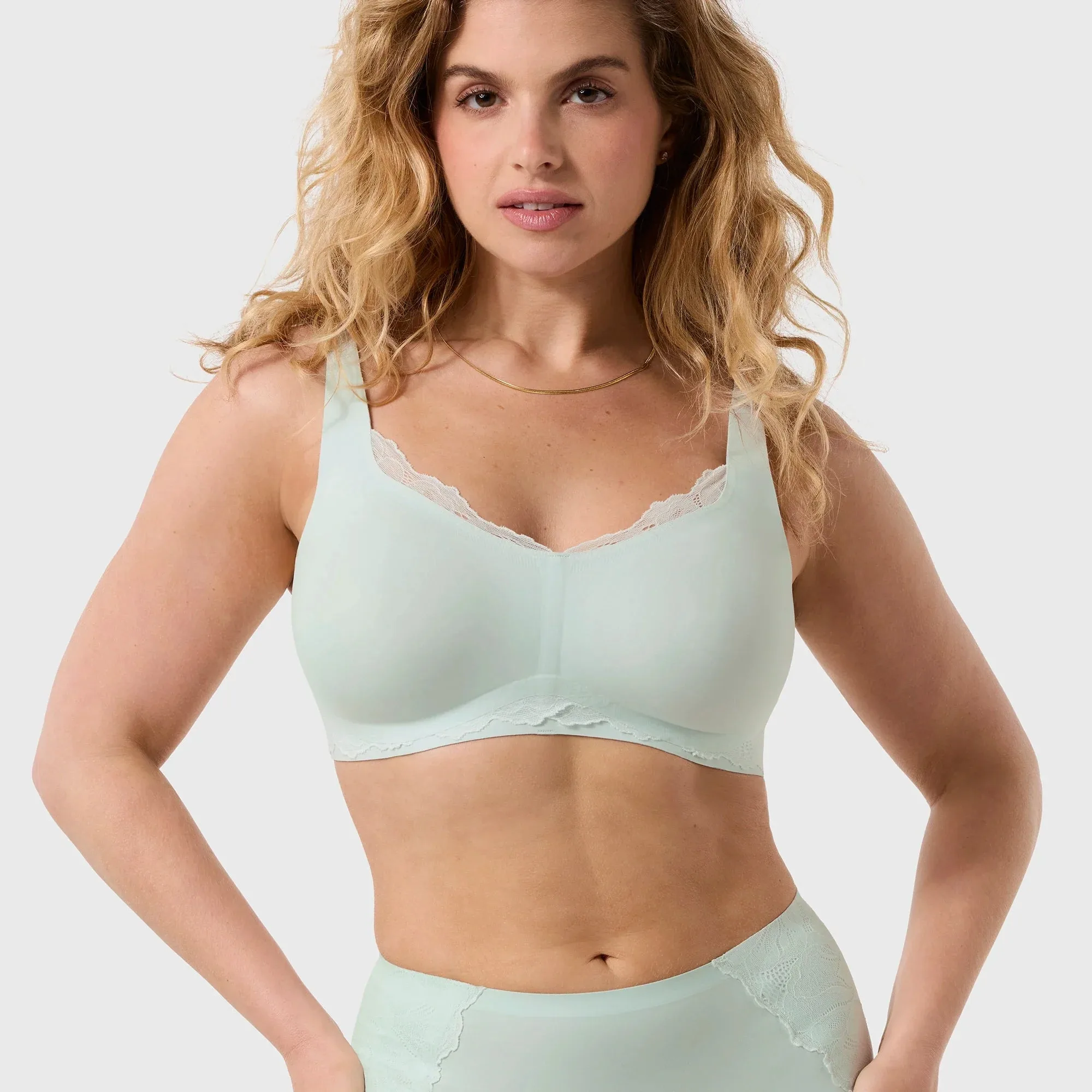 Smooth Lace Beyond Bra: Wireless Comfort You Need