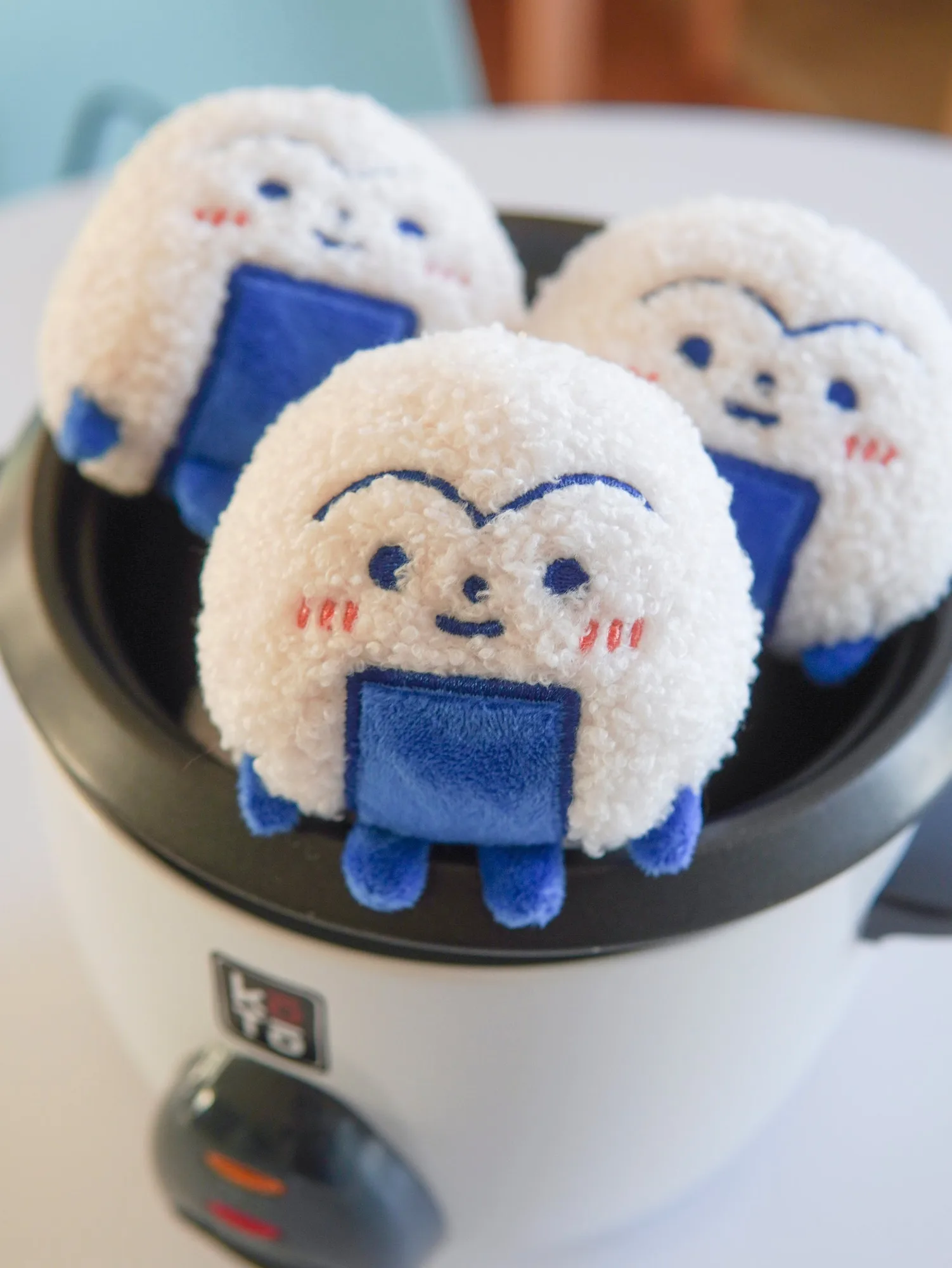 Porta-chaves de peluche Onigiri 🍙