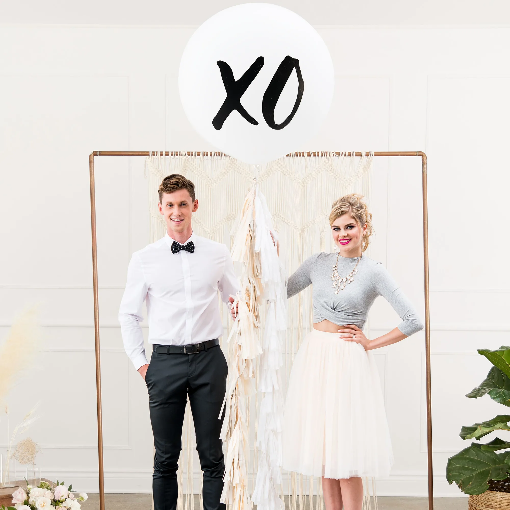 Extra Large 36" White Round Wedding Balloons - XO