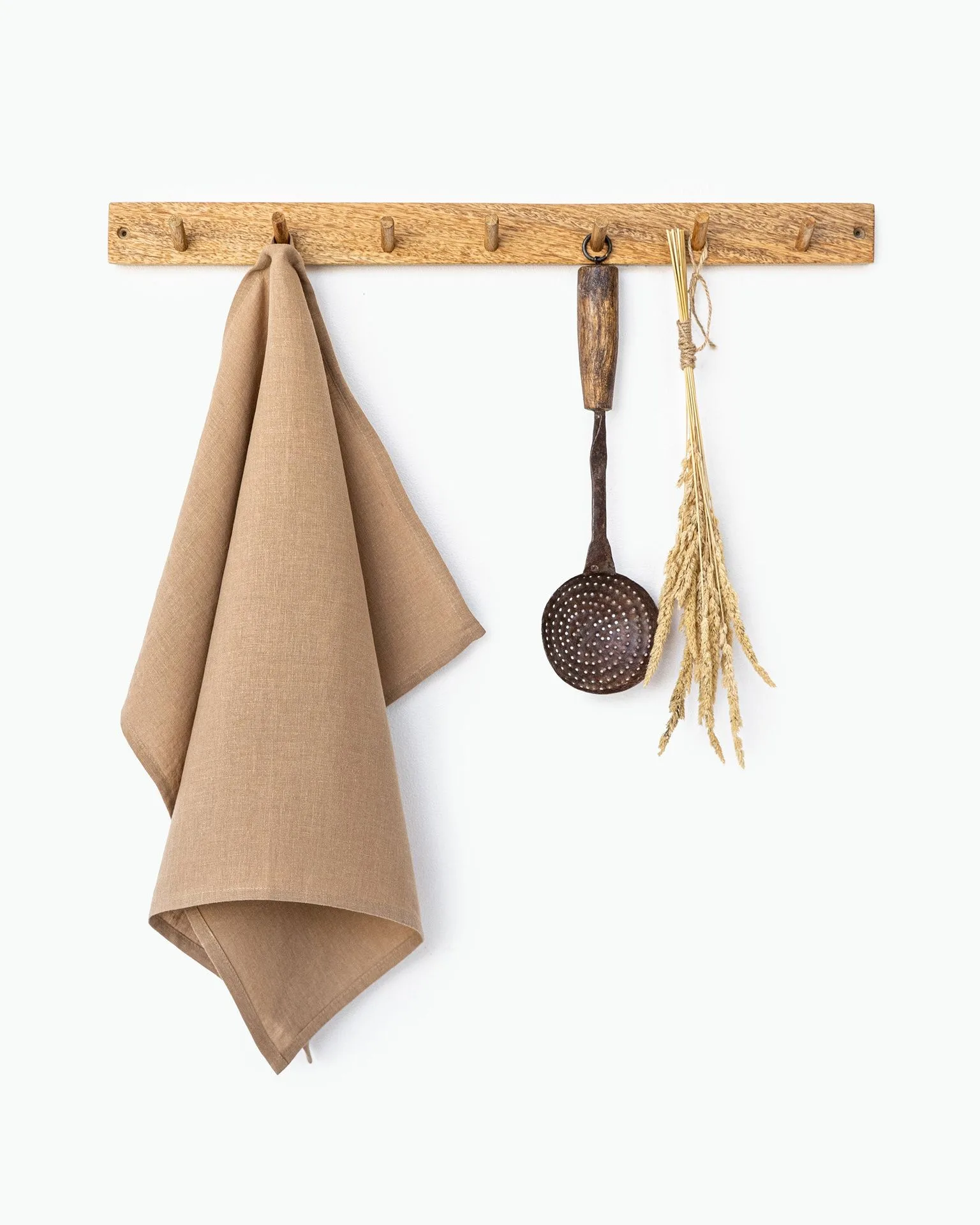 Linen vs Polyester: Which Fabric is Better for Your Home?