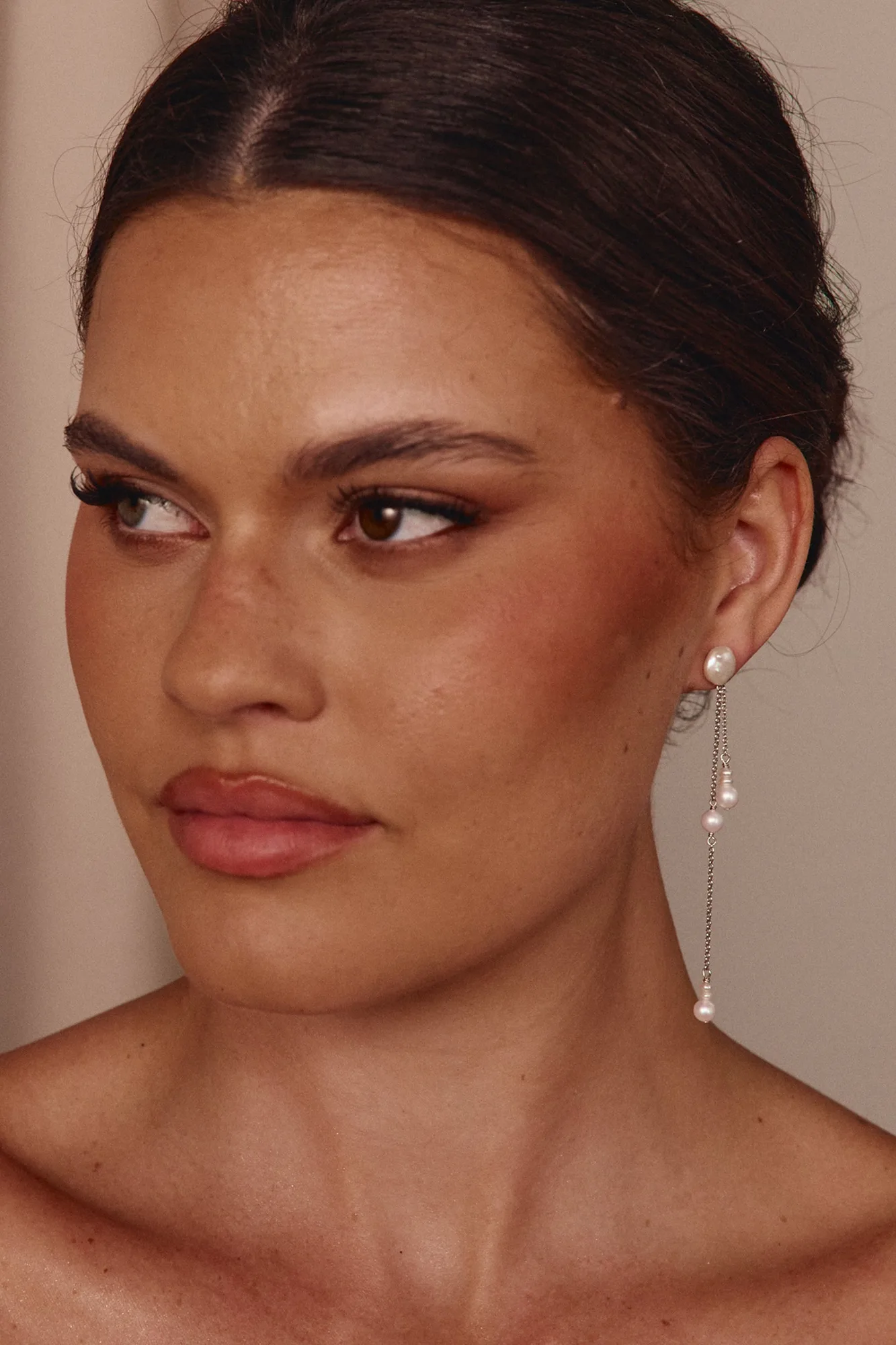 Orecchini Nova Pearl vs Indi: quale stile nuziale ti si addice?