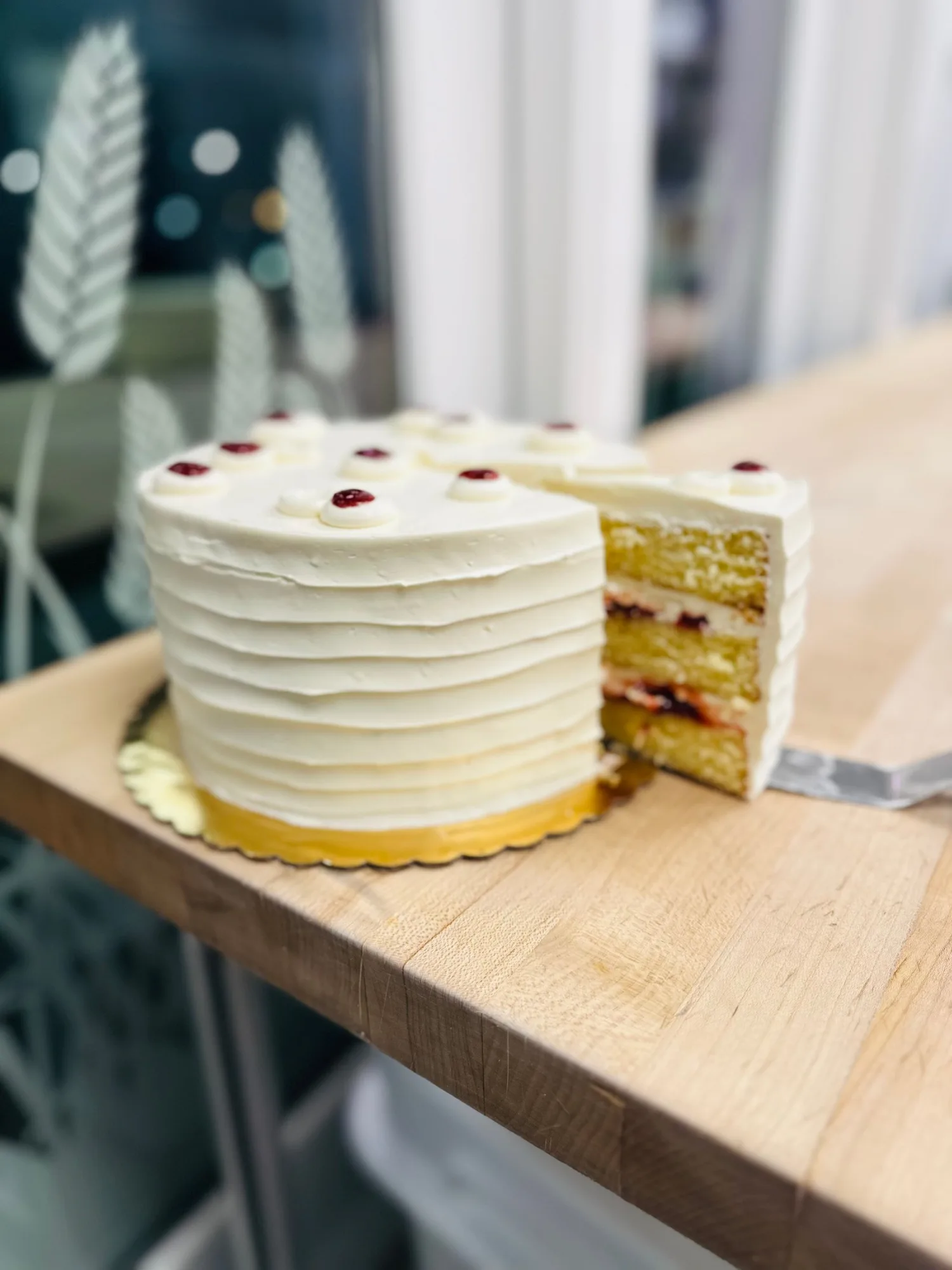 How to Serve Vanilla Raspberry Cake for Any Occasion