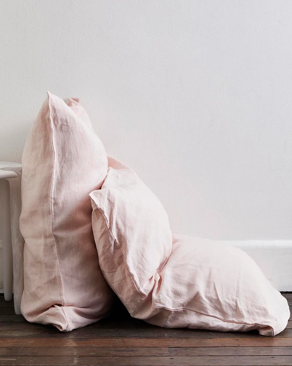 French Flax Linen vs. Organic Cotton Percale: Which Sleepwear Fabric Is Best for Breathability and Feel?