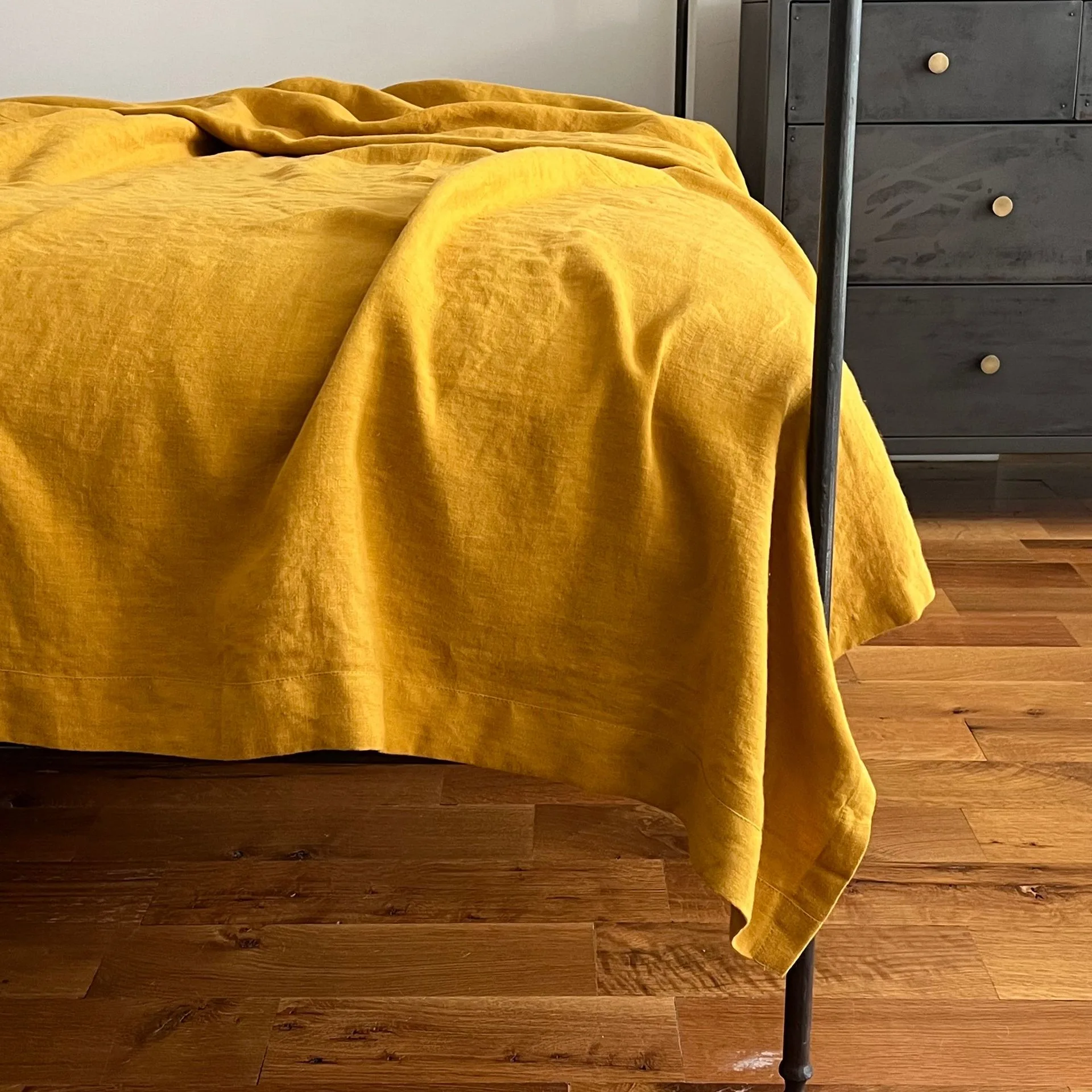 How to Match Linen Flat Sheets with Fitted Sheets for a Perfectly Coordinated Bed