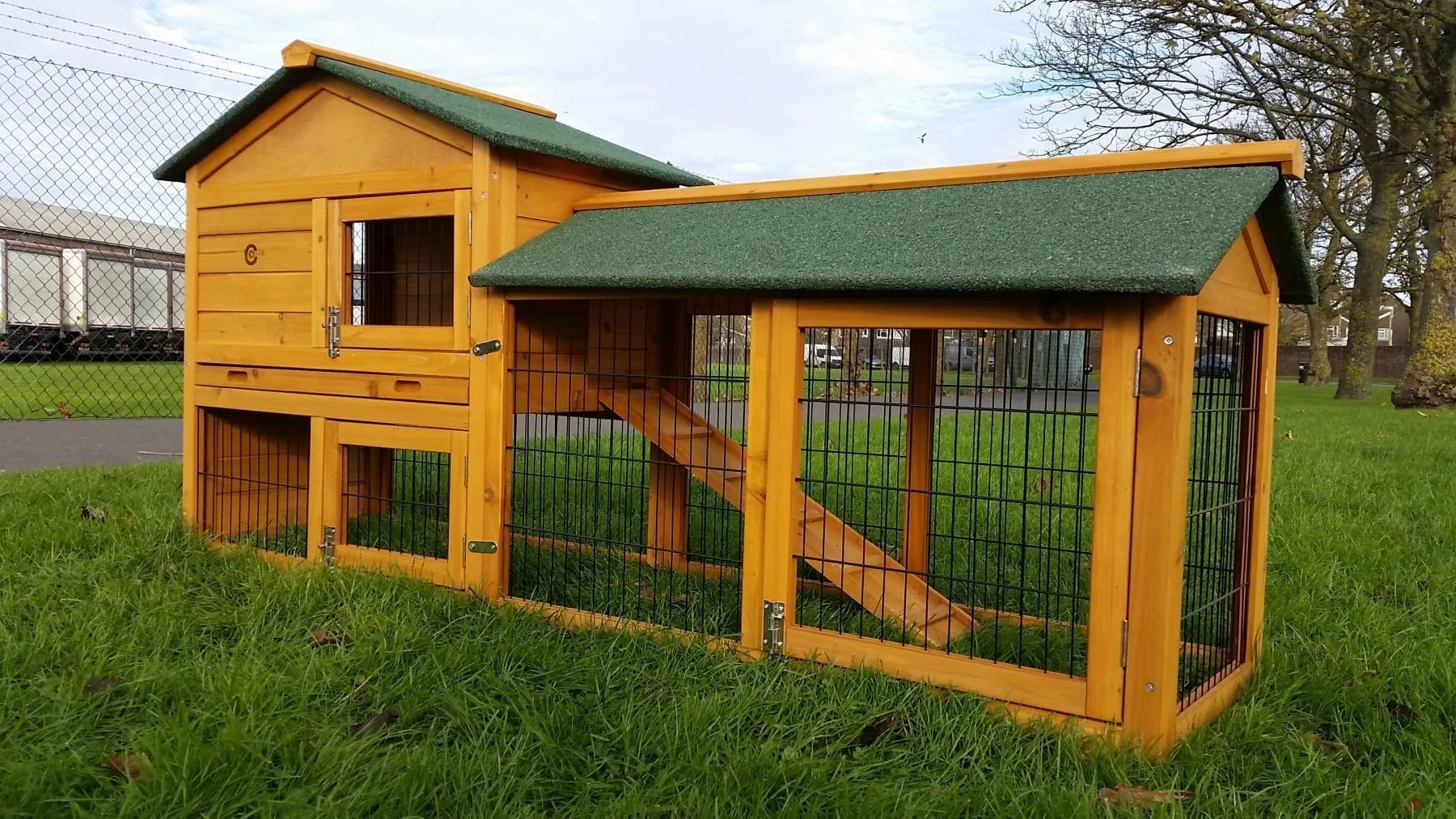 Shadow XL Rabbit Hutch