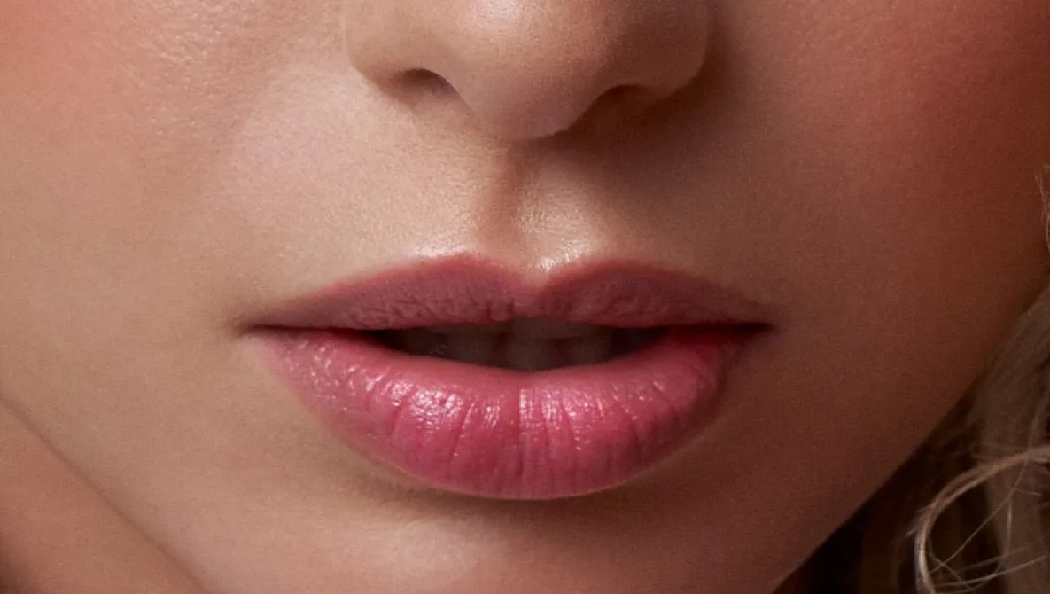 Por qué el suavizado de piel arruina el retoque de belleza