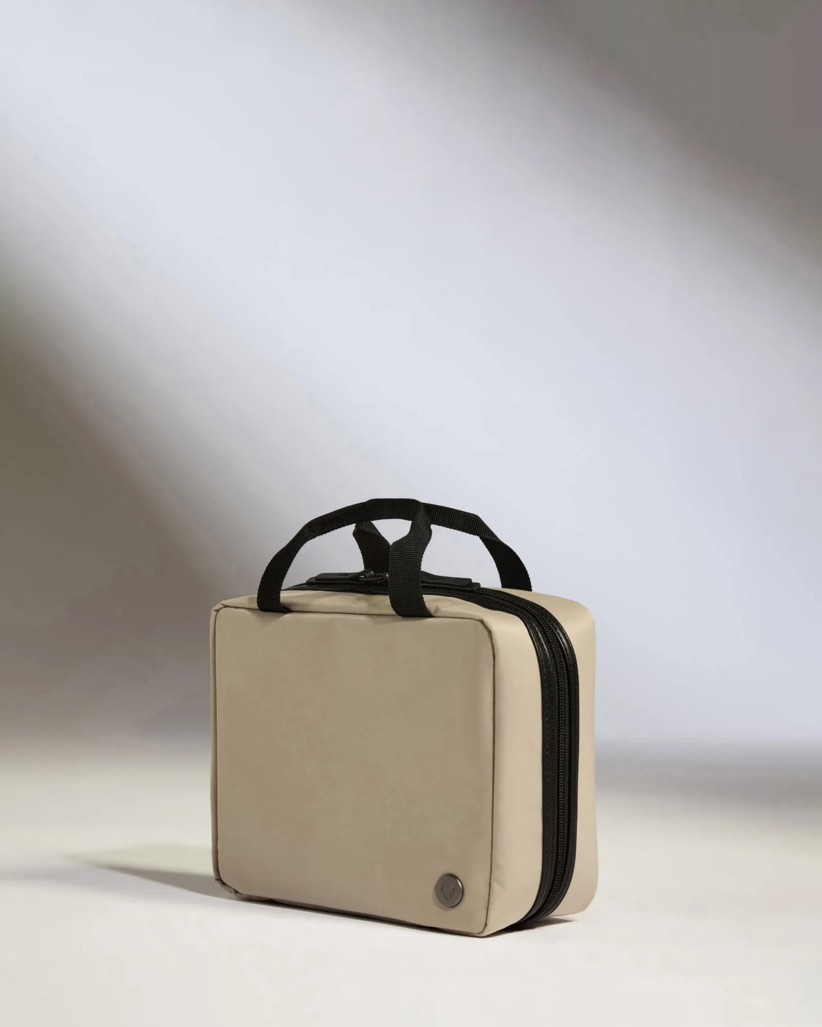 Come appendere un beauty case in un bagno piccolo