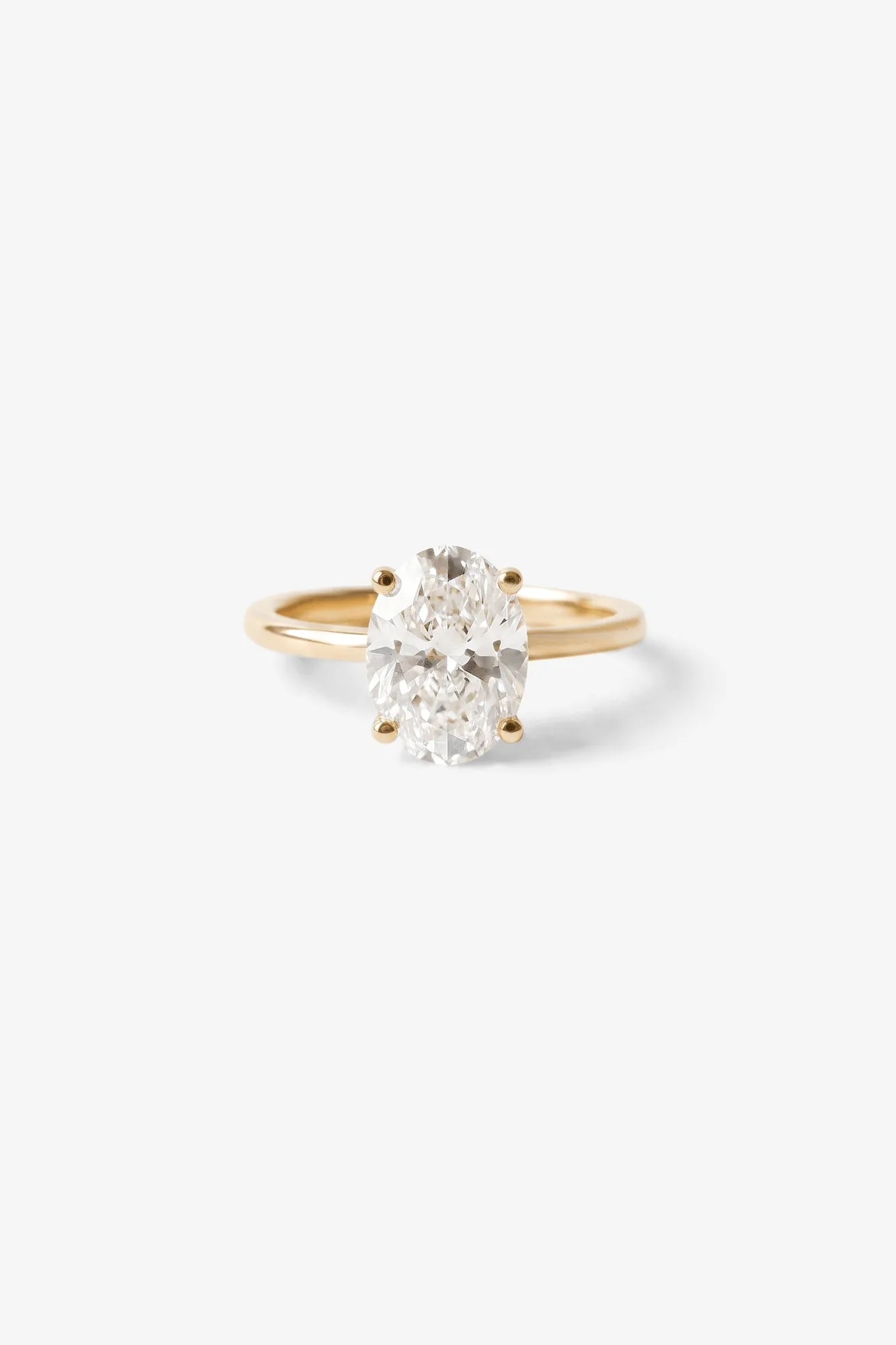 Diamond Ring Buying Guide: Oval Cut vs Pear Cut