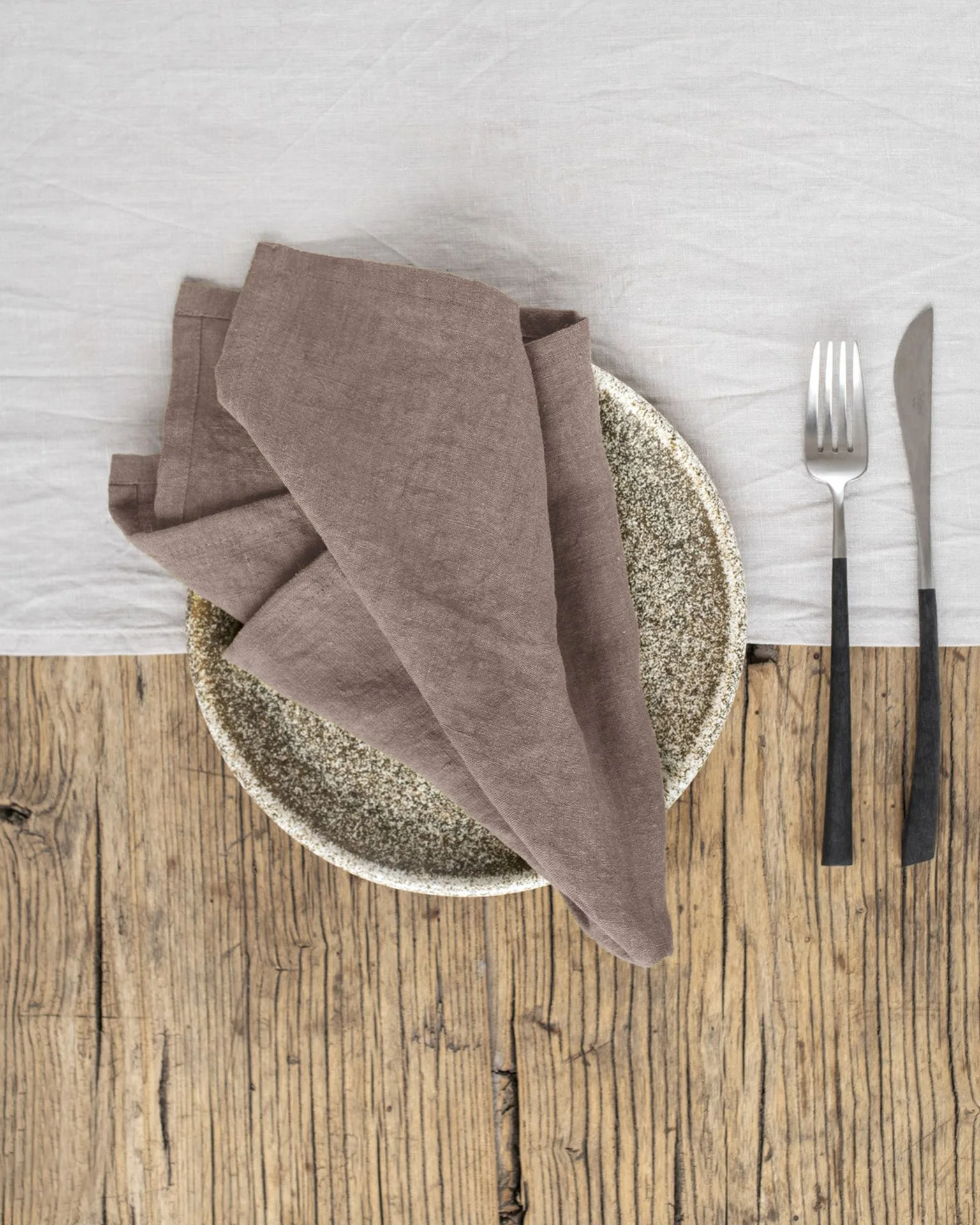 Linen vs Hemp: Which Eco-Friendly Fabric Is Right for You?