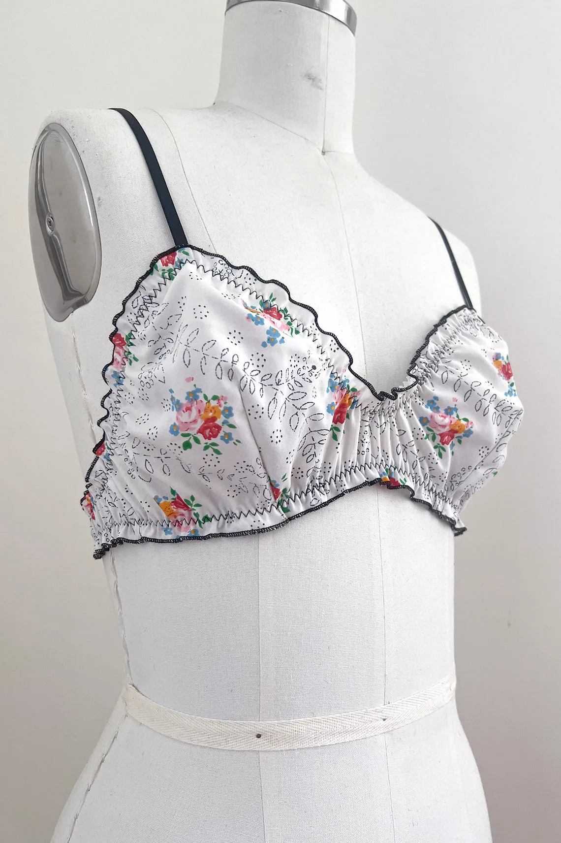 ÚLTIMA UNIDAD Bralette Oleander en estampado vintage de polen reciclado