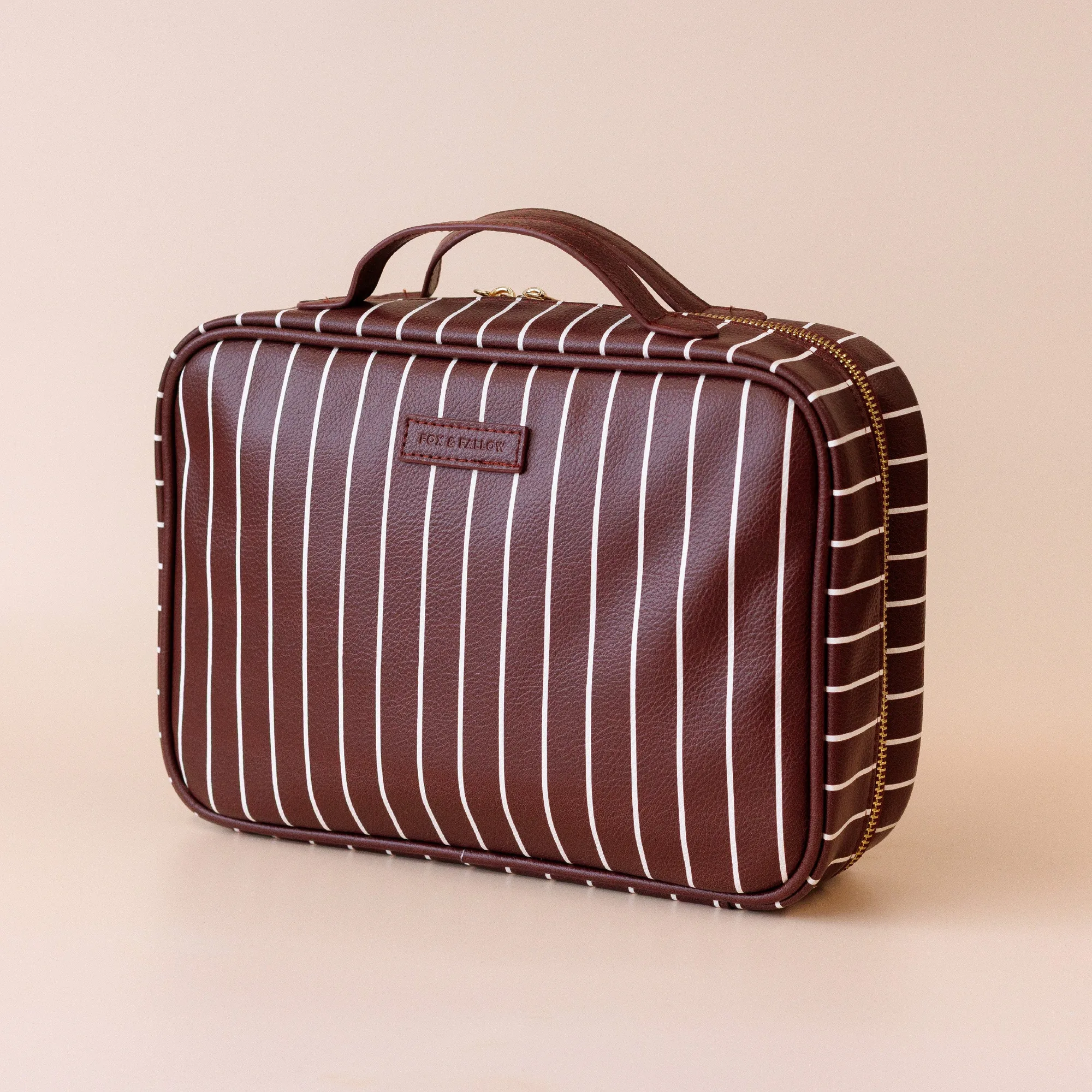 How to Choose a Cosmetic Bag for Travel: Size and Style