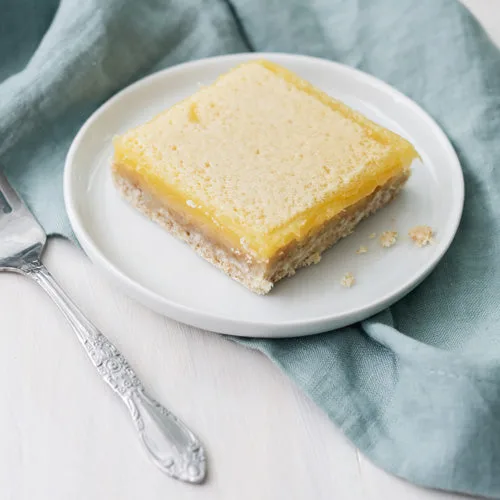 How to Serve Old Fashioned Lemon Bars for Dessert