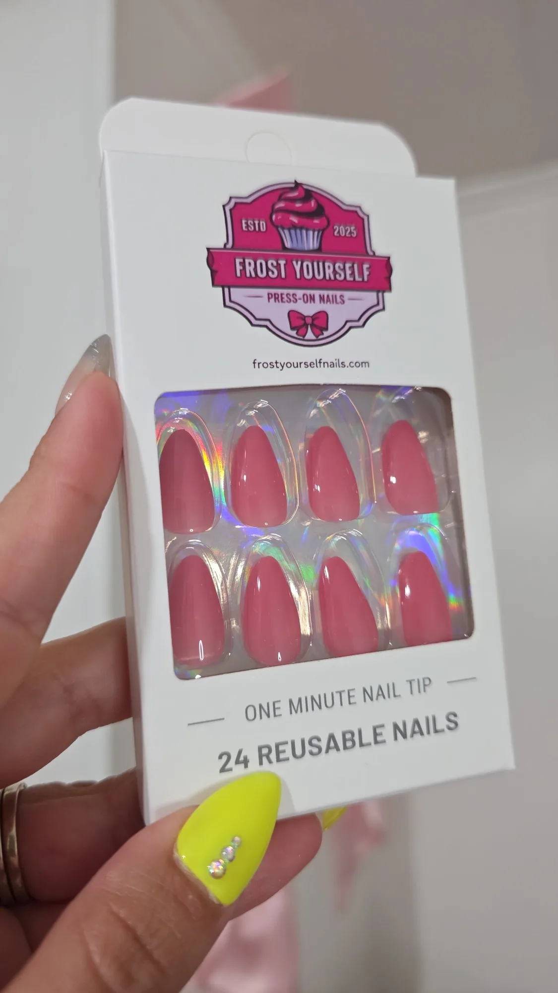 Summer Lovin Press-On Nails: Beach-Ready Style Tips