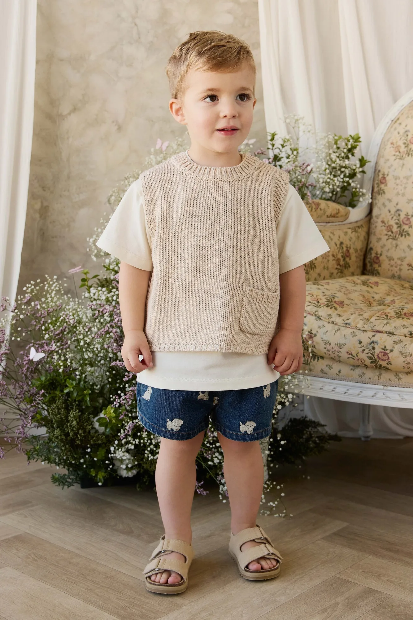 Comment styliser un gilet en maille pour bébé