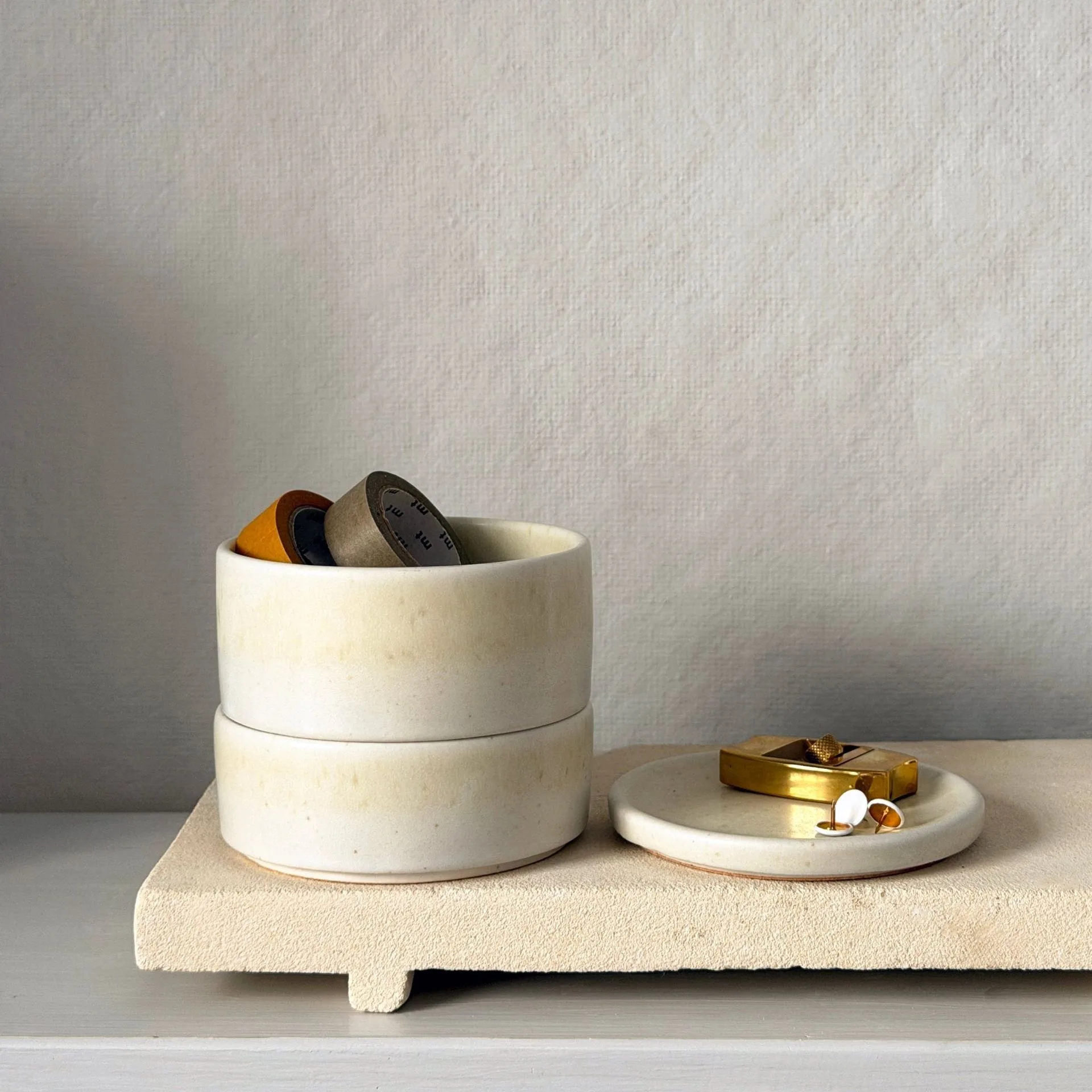 Top 5 Minimalist Desk Accessories for a Clean, Focused Workspace