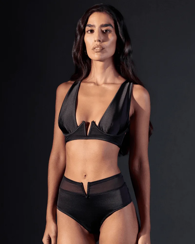 Underwire Bra vs. Plunge Bra: Key Differences and Uses