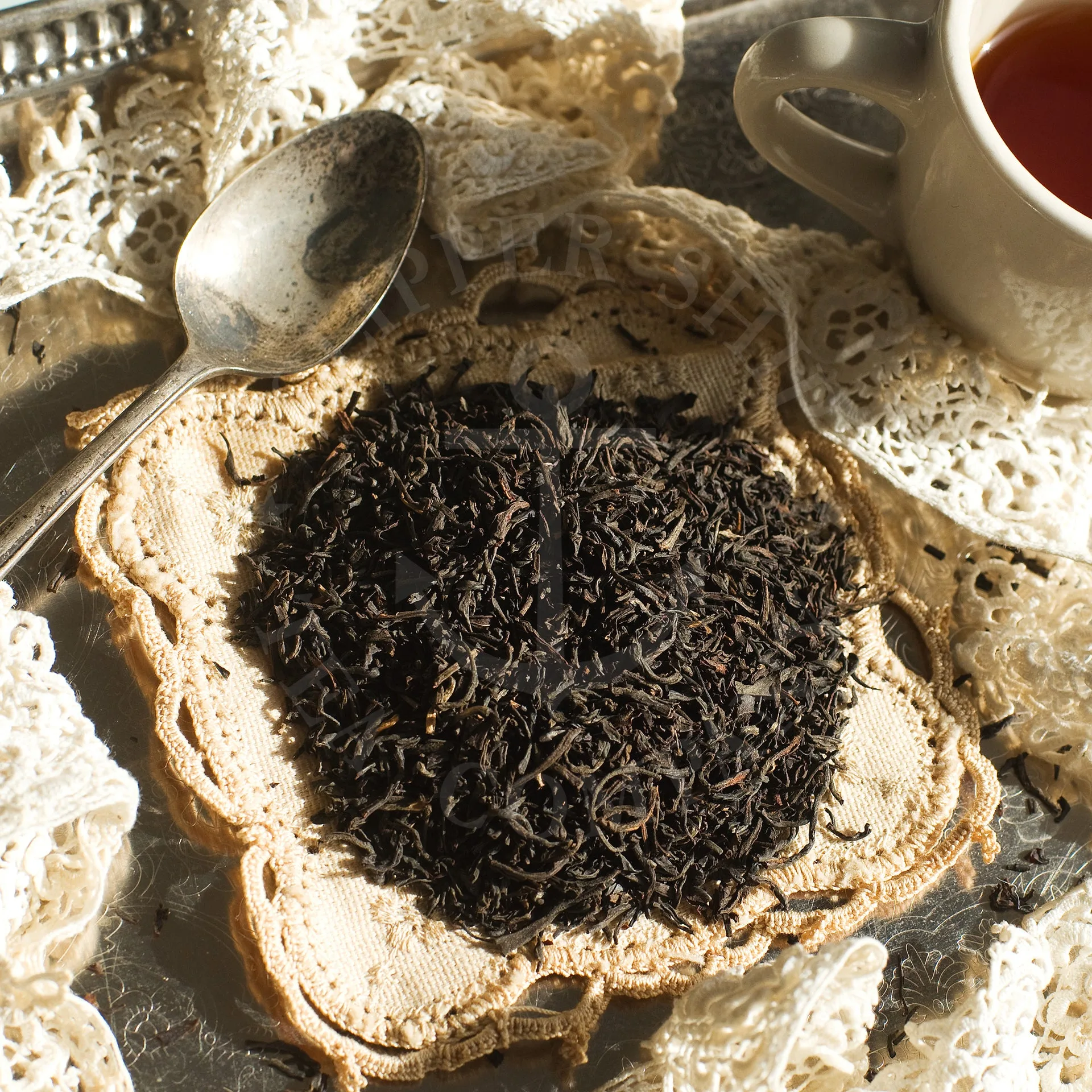 Assam-thee zetten voor een sterke ochtend