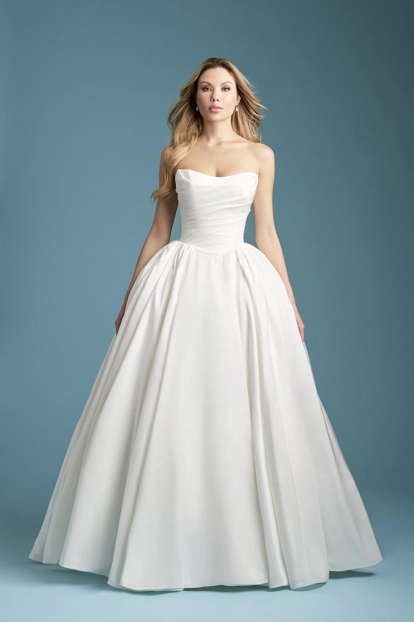 How to Choose the Right Wedding Dress Neckline for Your Body Shape