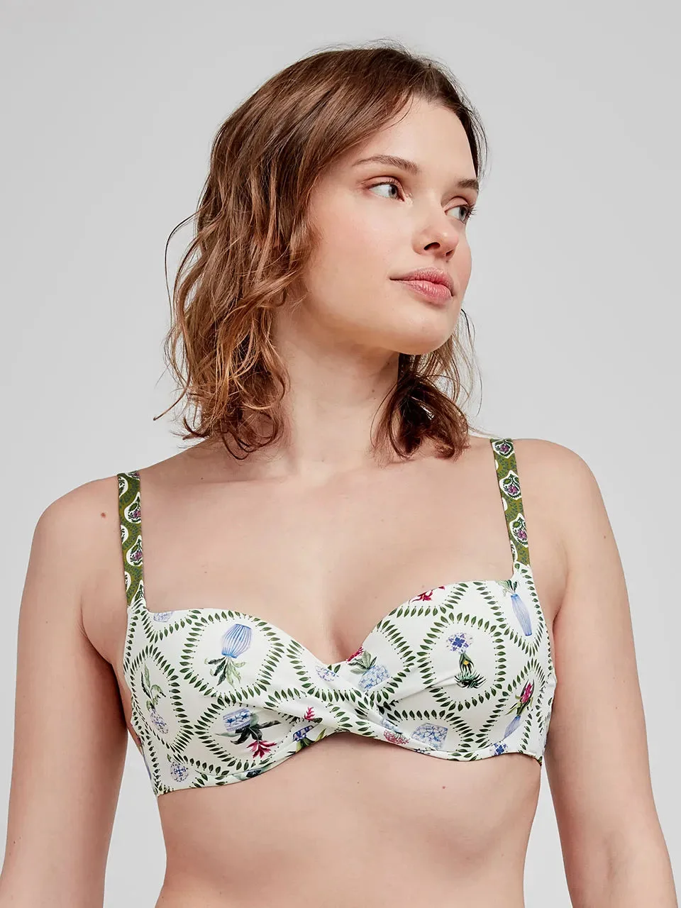 Bikinitop met verstelbare beugel, foam en kruising in decolleté