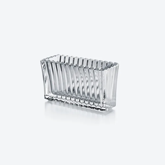Baccarat Home Decor: How to Choose the Perfect Crystal Piece for Your Space