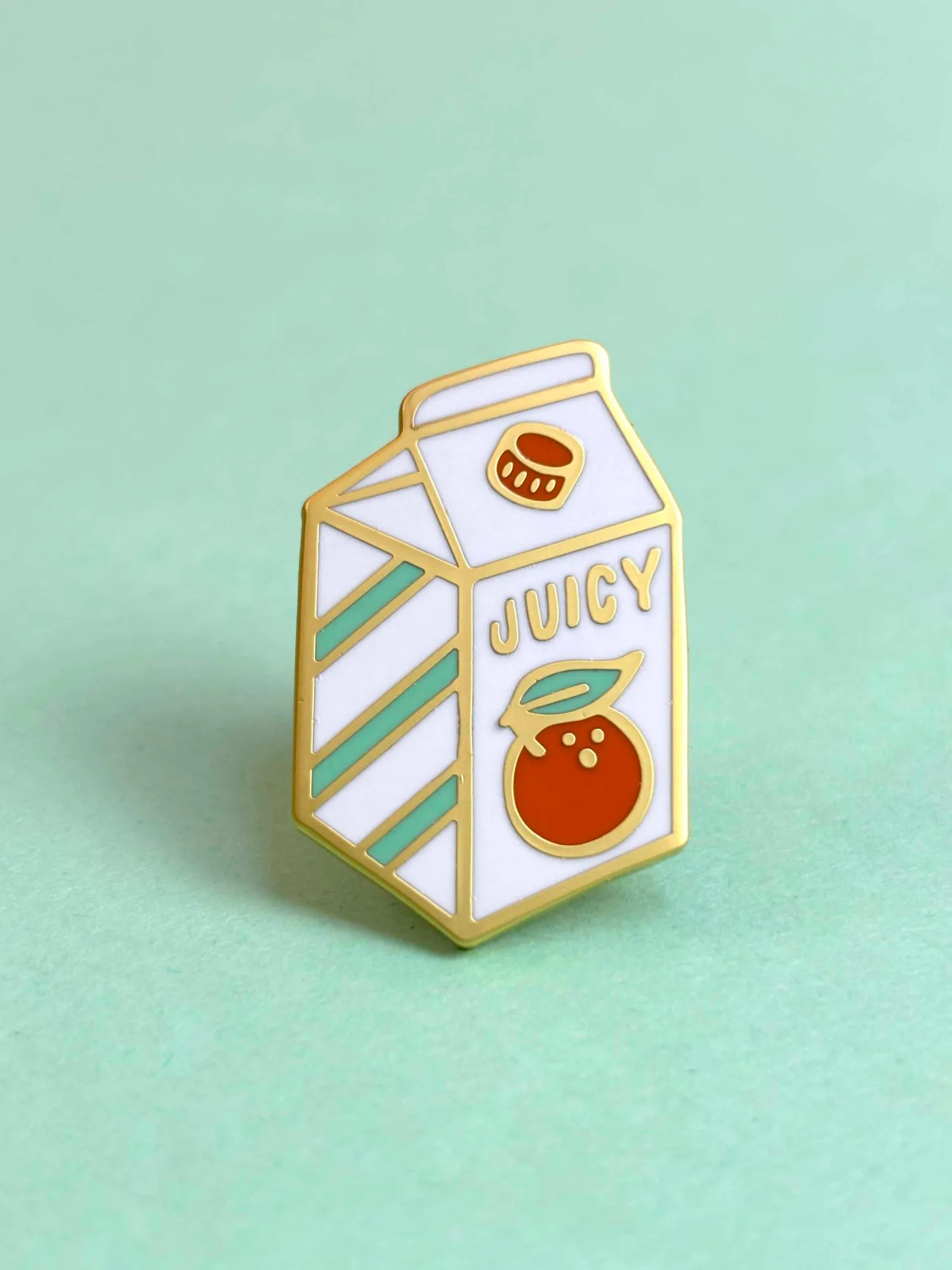 Épingle en émail carton de jus d'orange