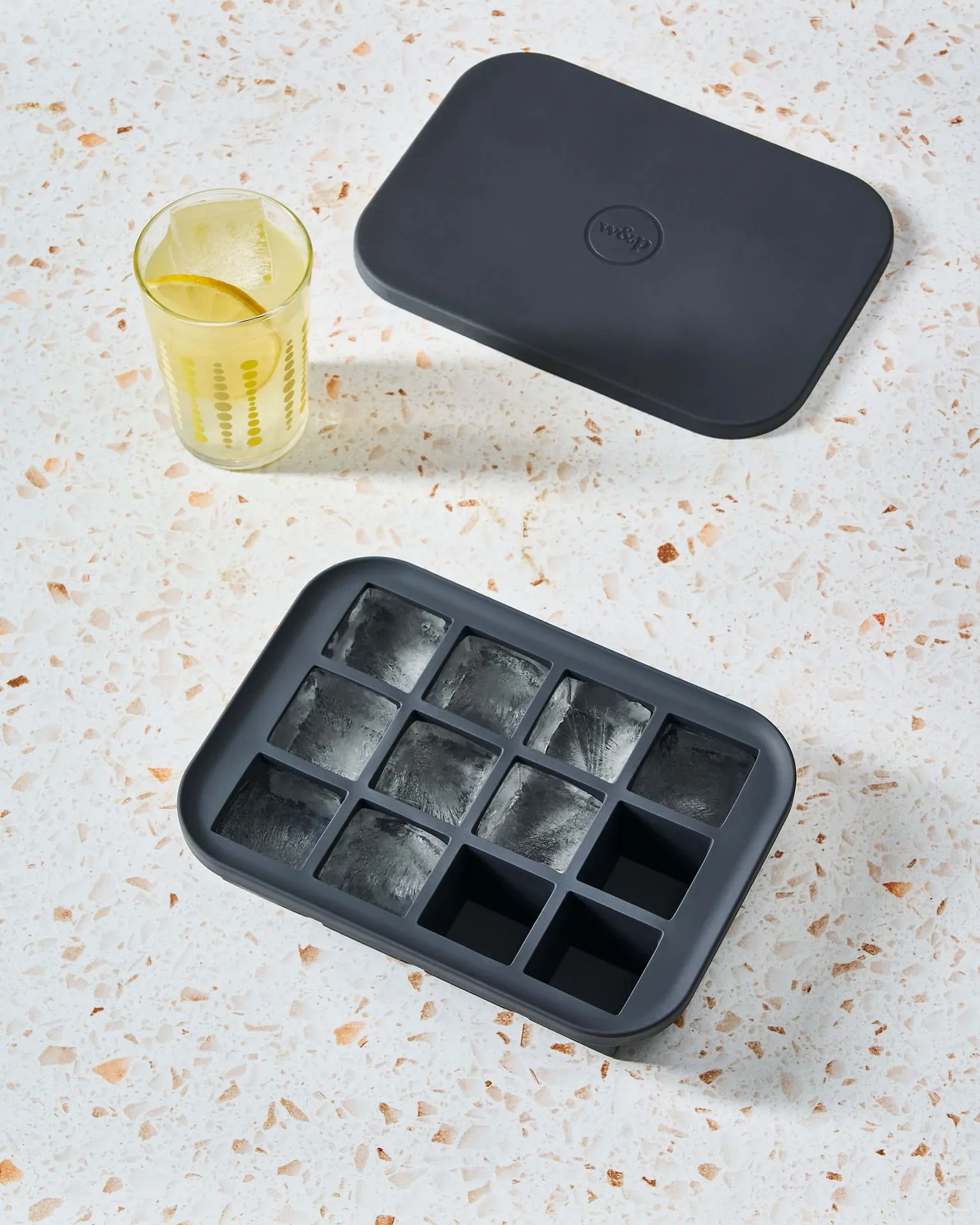 Everyday Ice Tray vs. Extra Large Ice Cube Tray: Which Is Right for Your Kitchen?