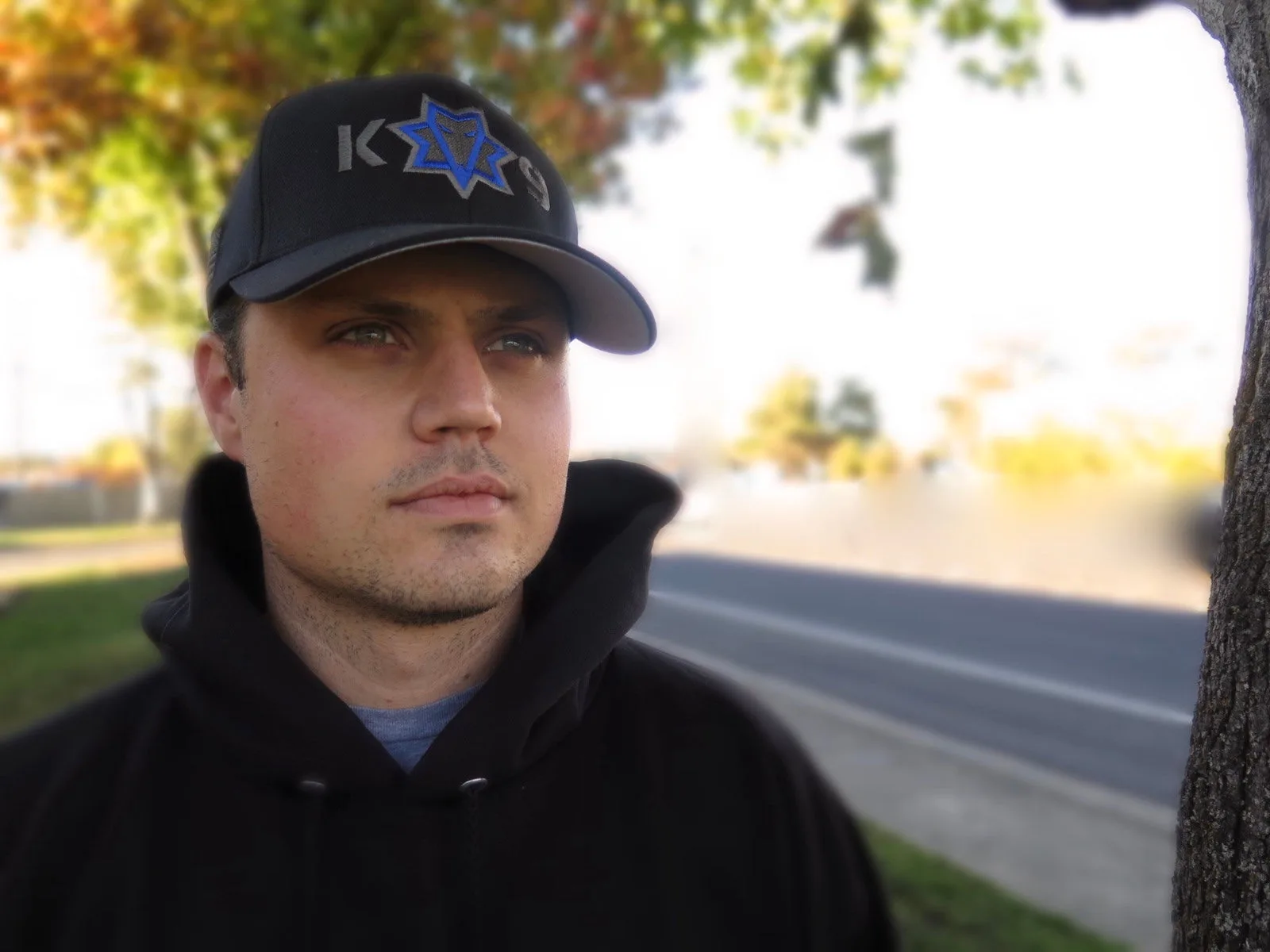 Casquette Trucker vs casquette Flex-Fit pour les maîtres-chiens : laquelle choisir ?