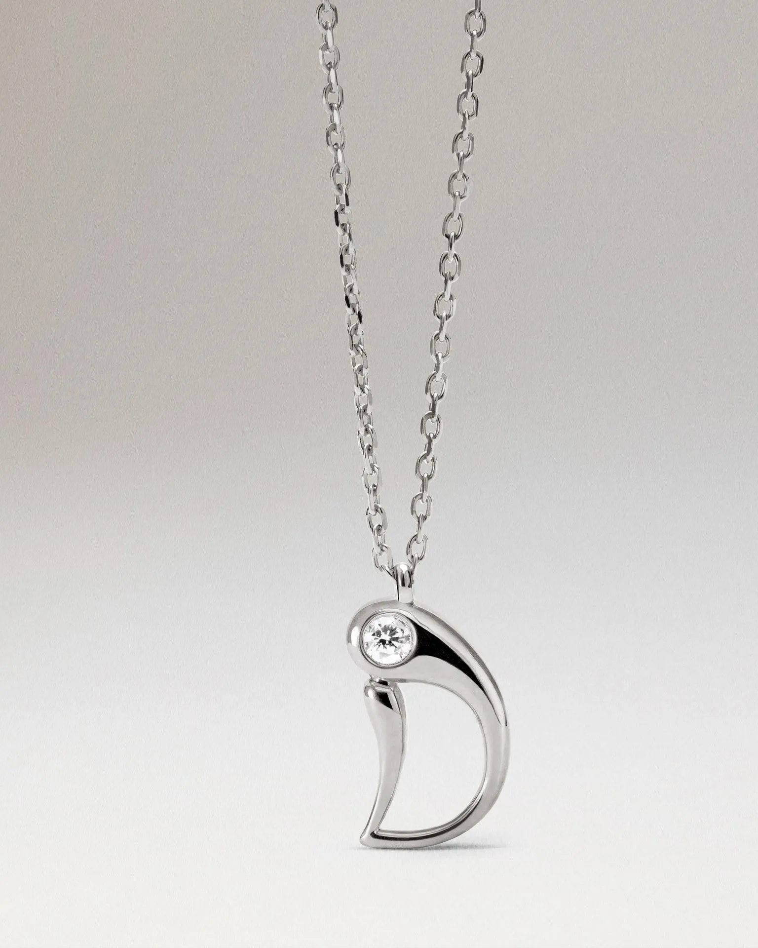 How to Choose the Perfect Diamond Initial Pendant: A Step-by-Step Guide