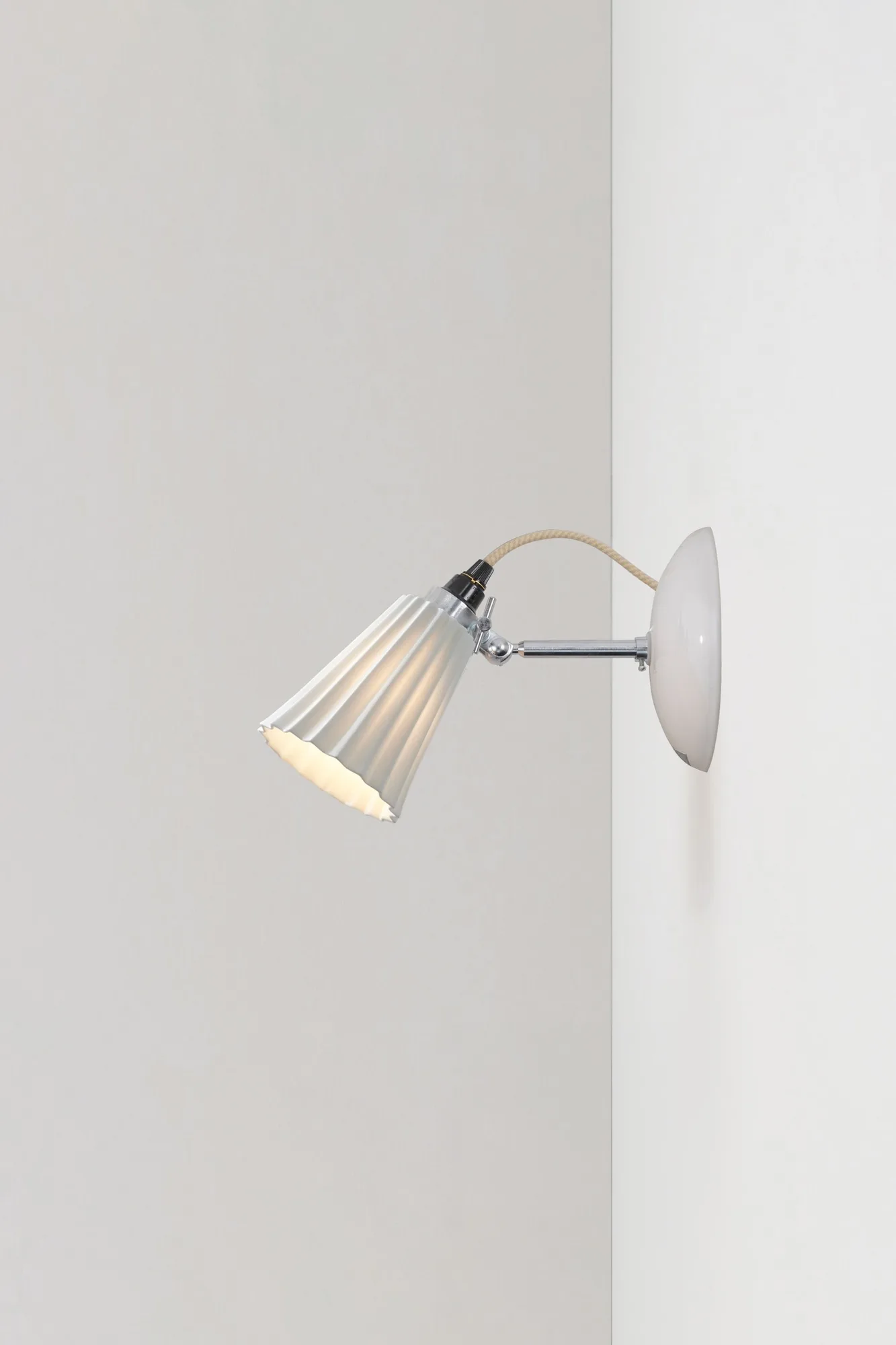 Hector Pleat Small Wall Light vs Hector Medium Wall Light: Which Size Is Right for You?