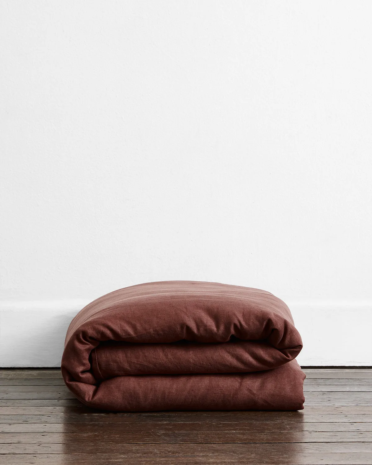 French Flax Linen vs Lambswool: Which Natural Fiber Blanket Suits Your Season?