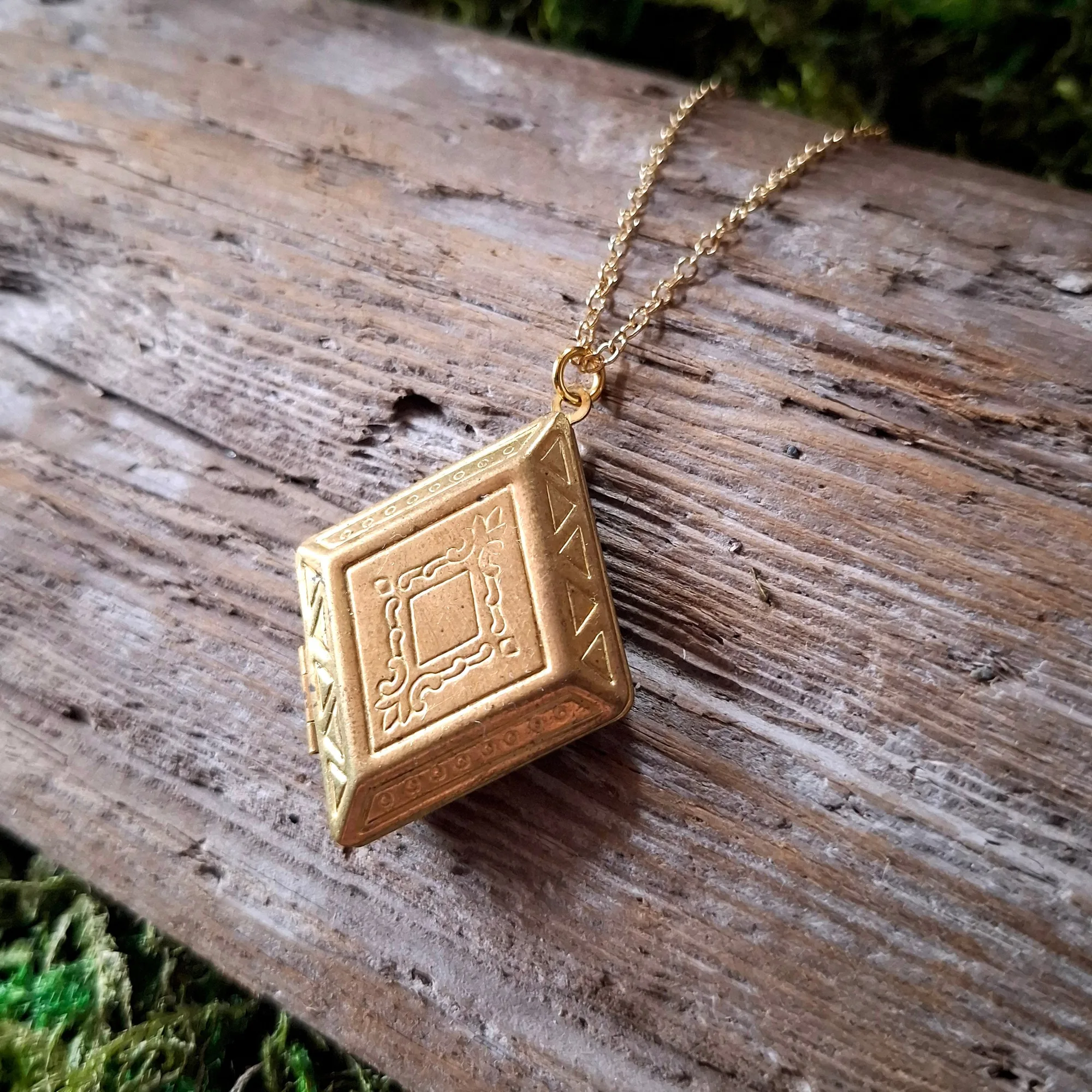 Diamond-shaped Vintage Locket