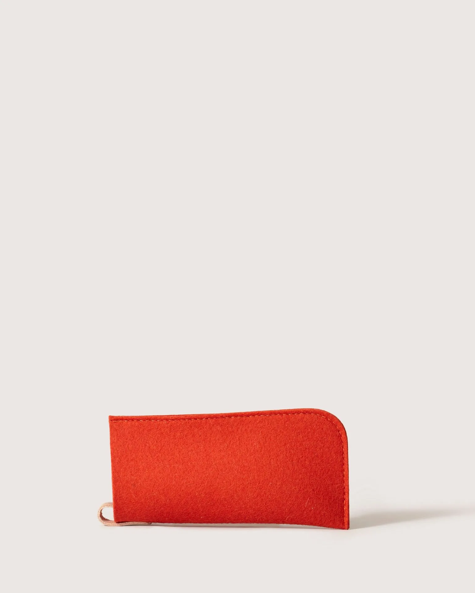 Canvas Tote vs. Merino Wool Pouch: Which Everyday Bag Is Right for Your Lifestyle?