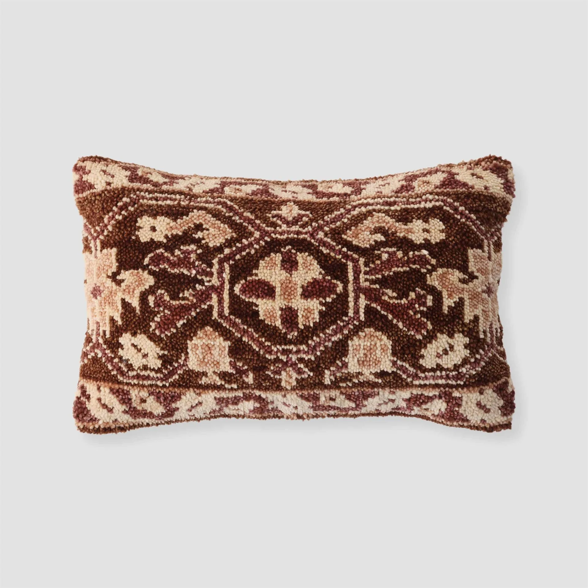 How to Style a Hand-Knotted Pillow on a Sofa or Bed: Expert Tips for a Polished Look