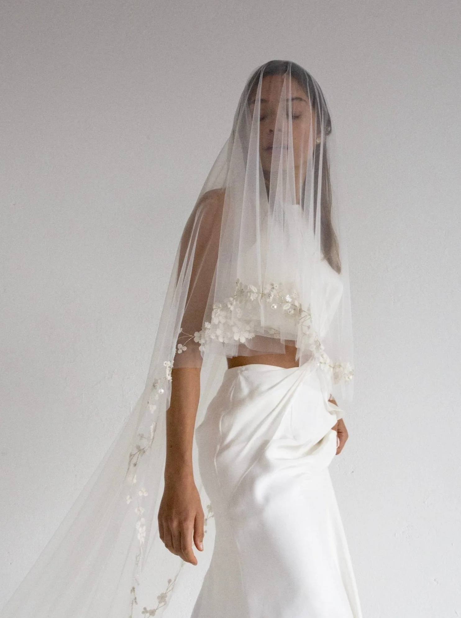 How to Choose a Veil for Your Wedding Dress Silhouette