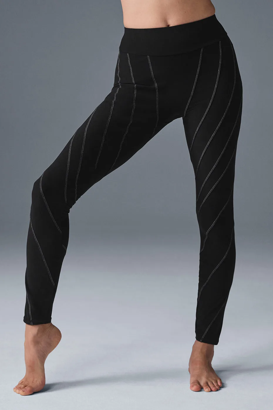 Light Weight Takeaway Track Pullover vs Conquer Reform Crewneck Long Sleeve: Which Alo Yoga Top Is More Versatile?