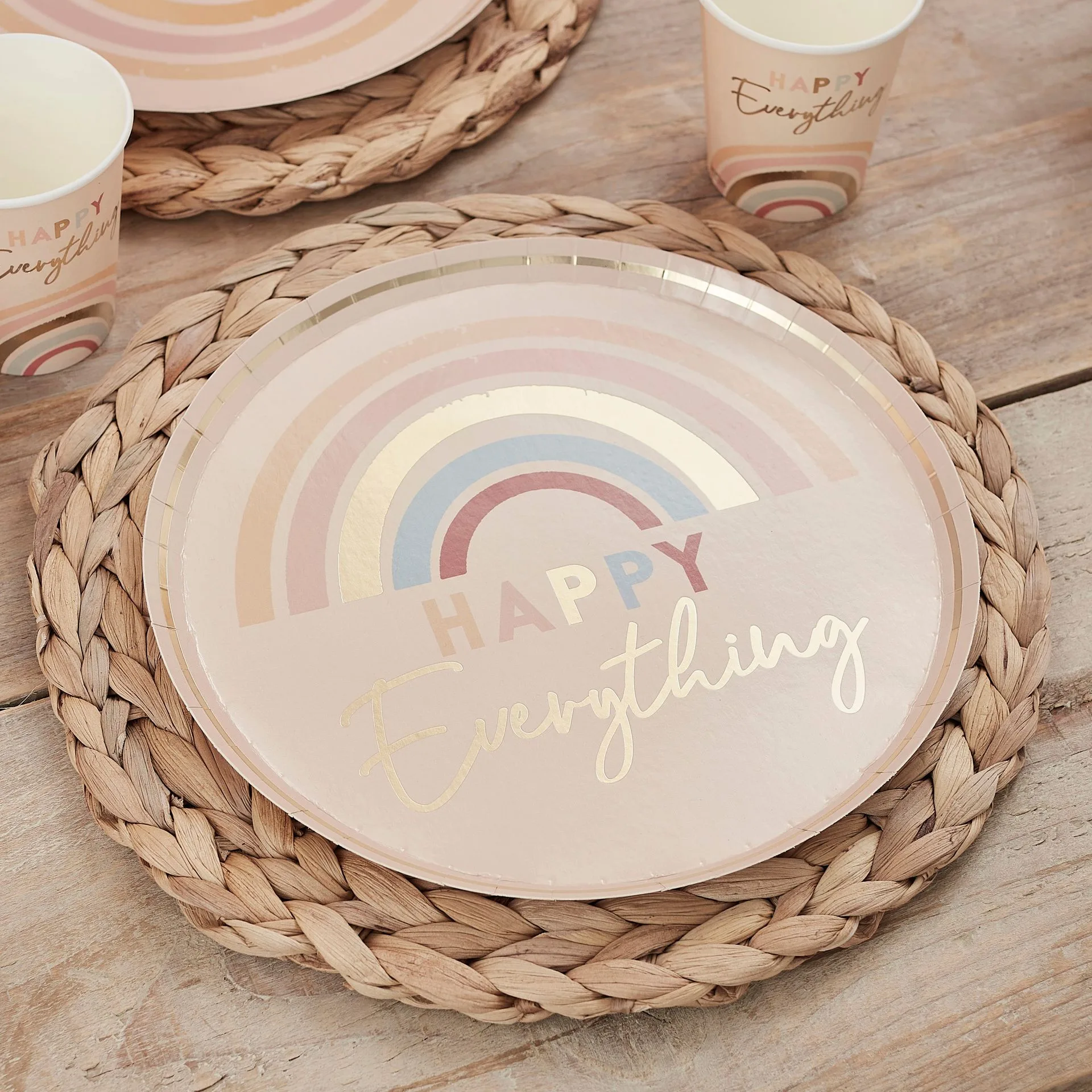 How to Host a Sustainable Summer Party: Eco-Friendly Decor and Tableware Ideas
