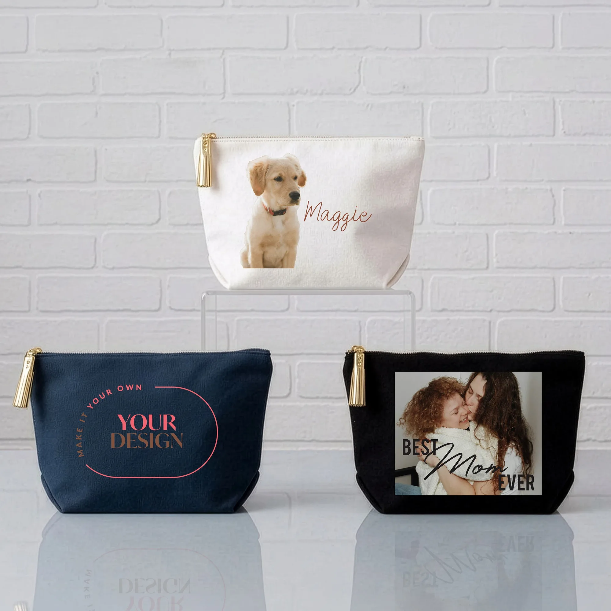 Que mettre dans une grande trousse de maquillage en toile pour voyager ?